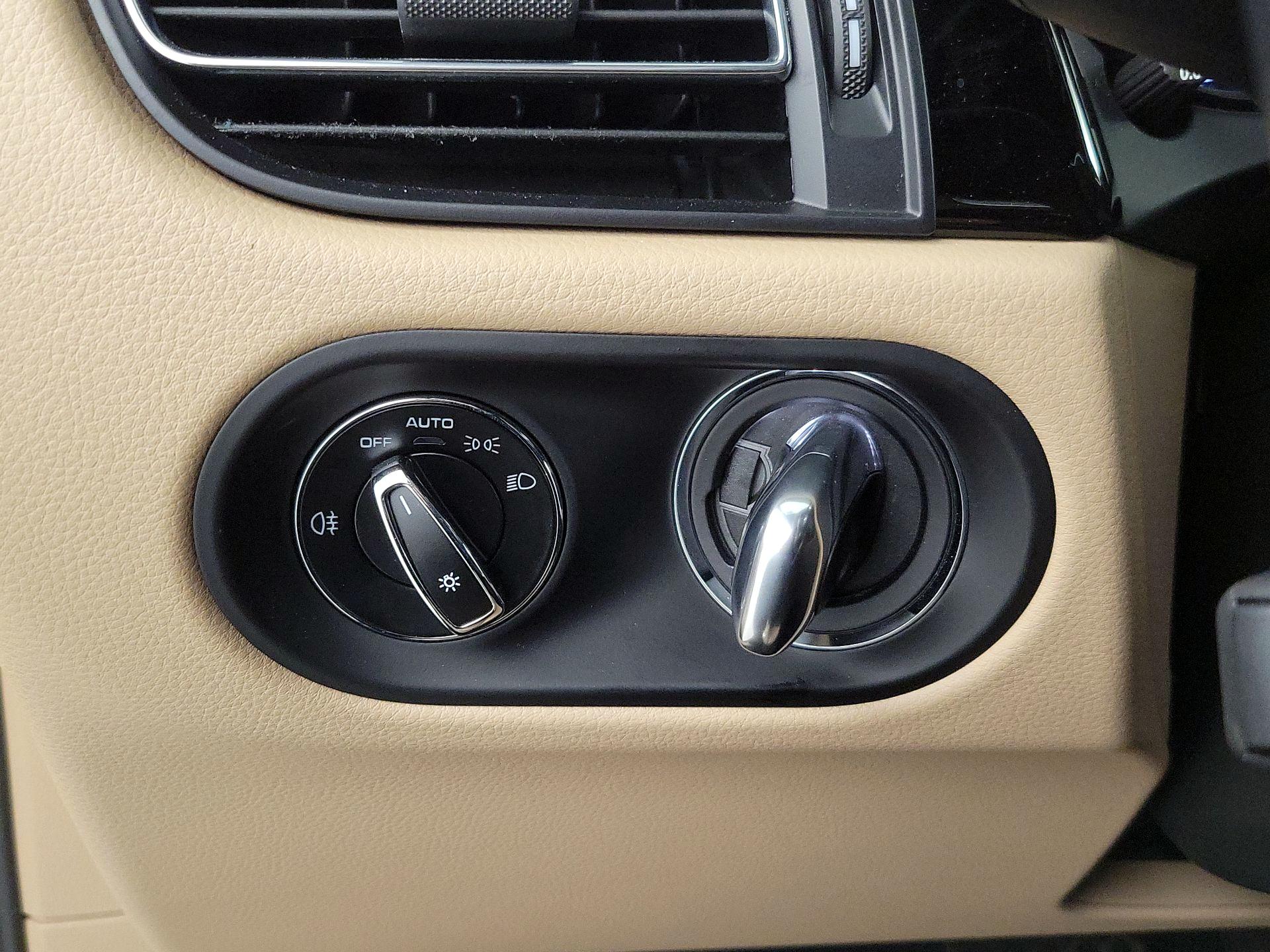 Thumbnail: 2021 Porsche Macan - 13