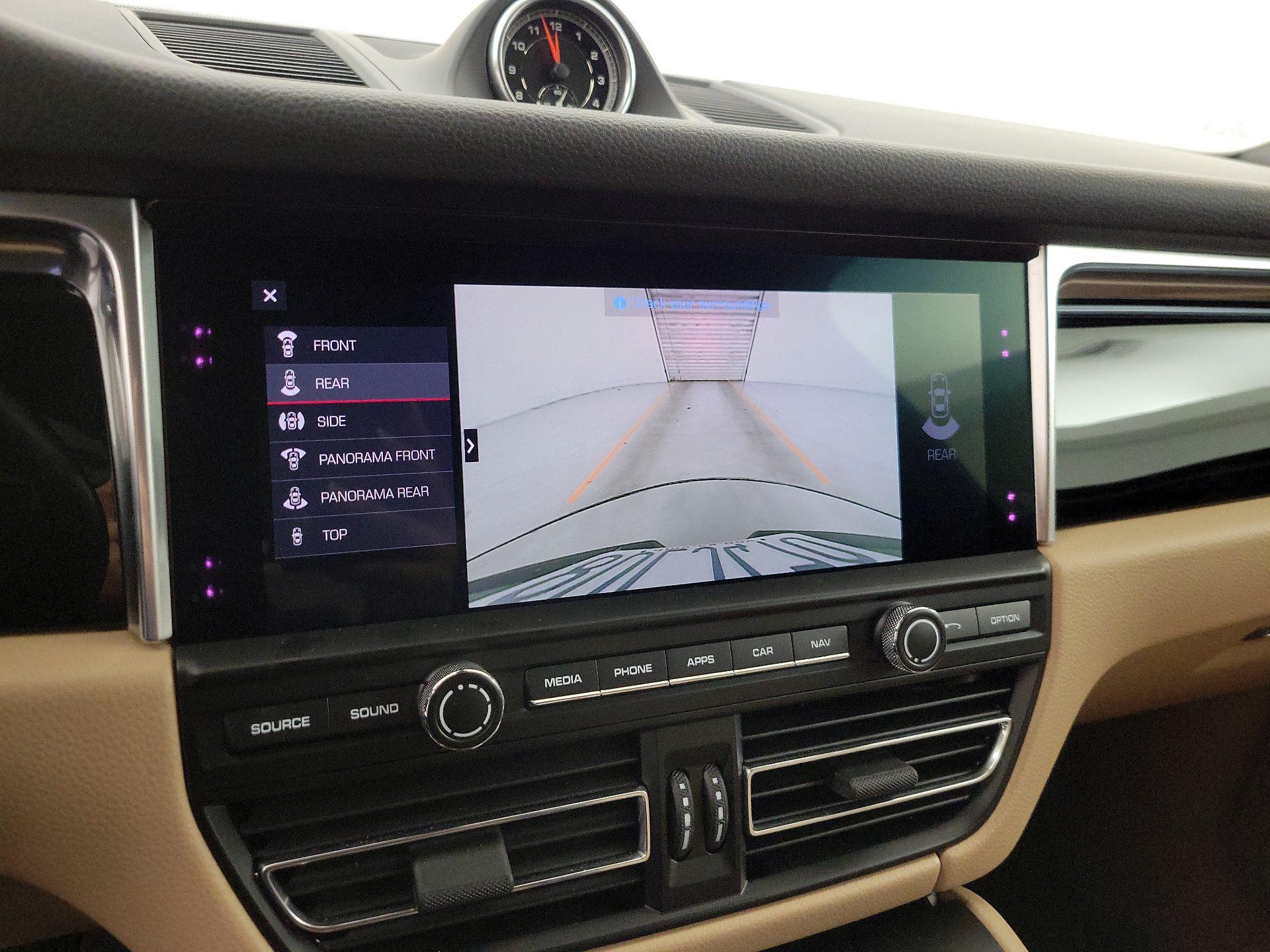 Thumbnail: 2021 Porsche Macan - 14