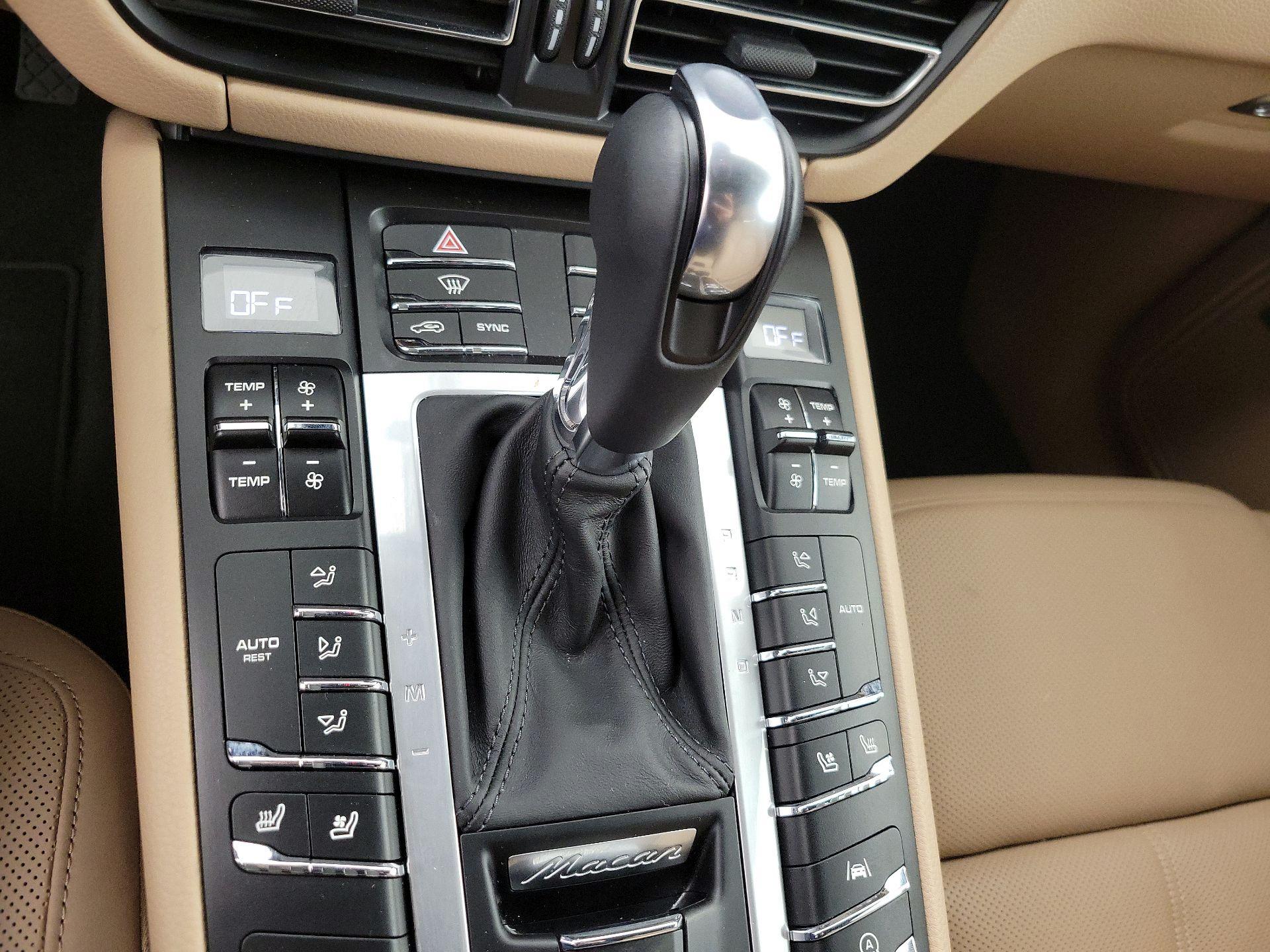 Thumbnail: 2021 Porsche Macan - 16