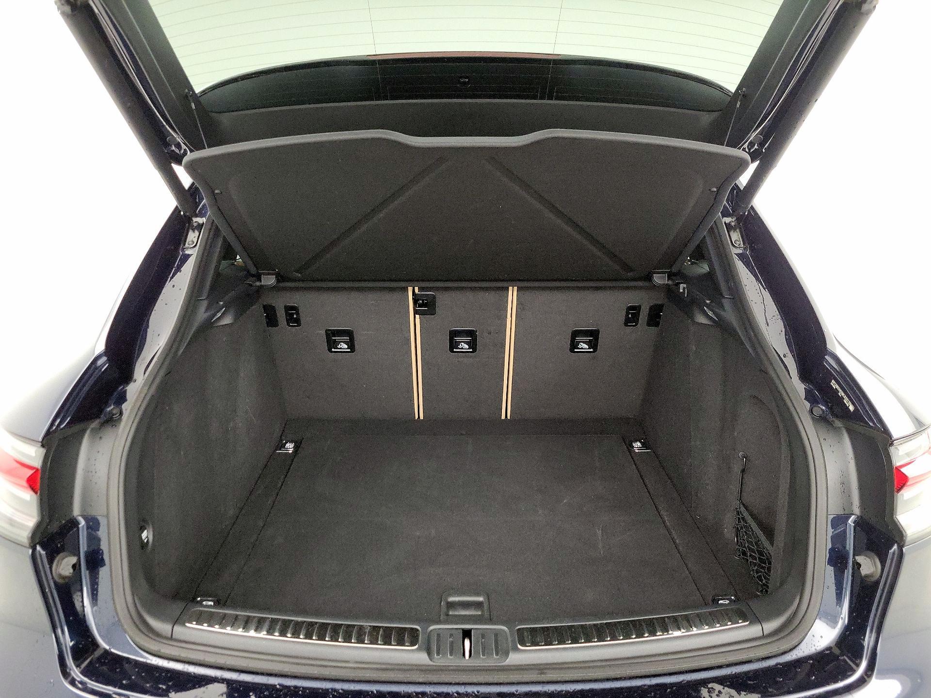 Thumbnail: 2021 Porsche Macan - 20