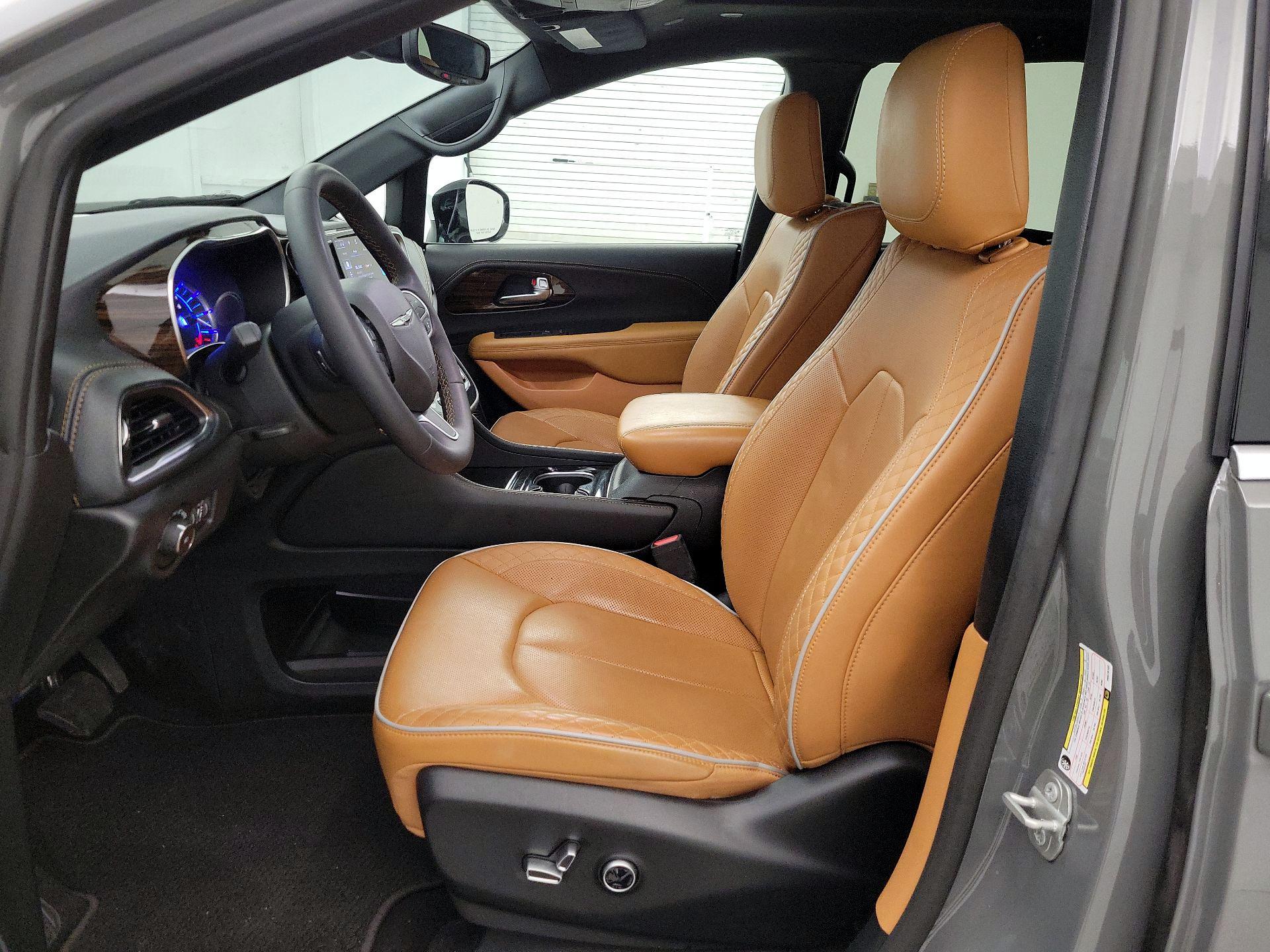 Thumbnail: 2023 Chrysler Pacifica - 11