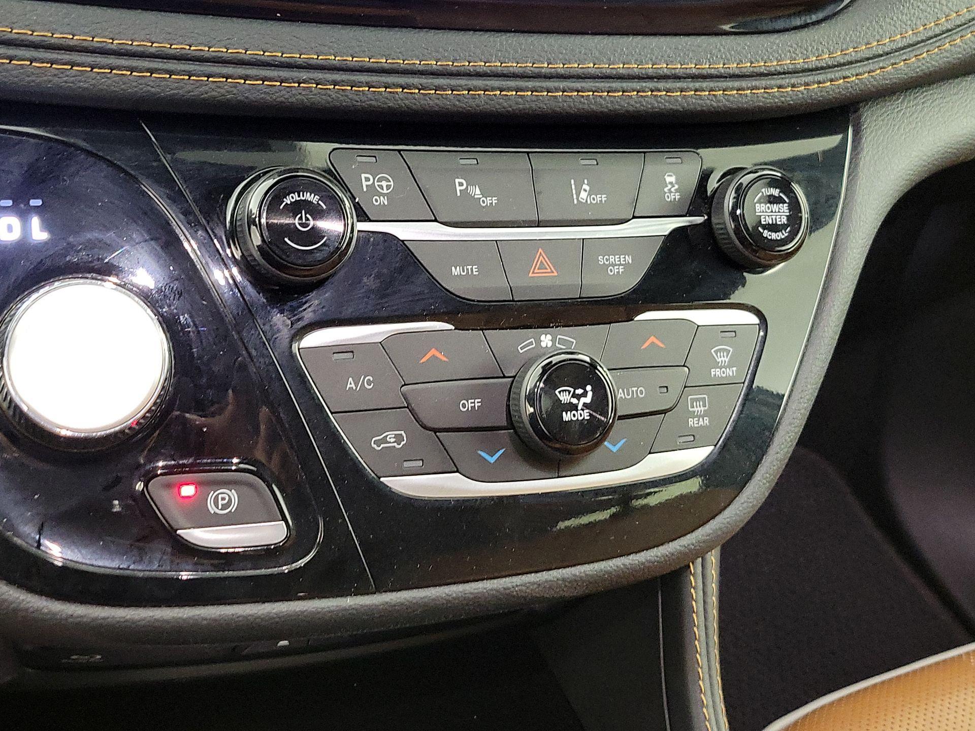 Thumbnail: 2023 Chrysler Pacifica - 15