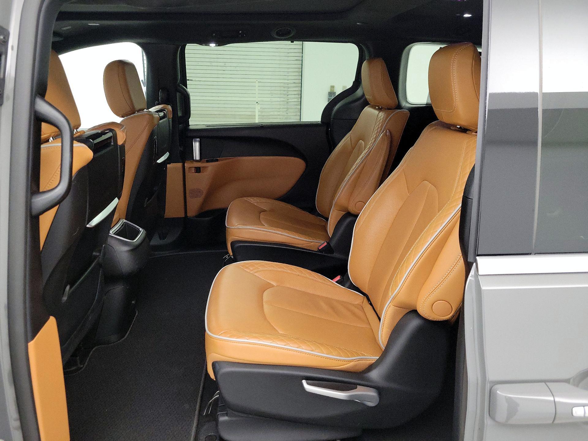 Thumbnail: 2023 Chrysler Pacifica - 18