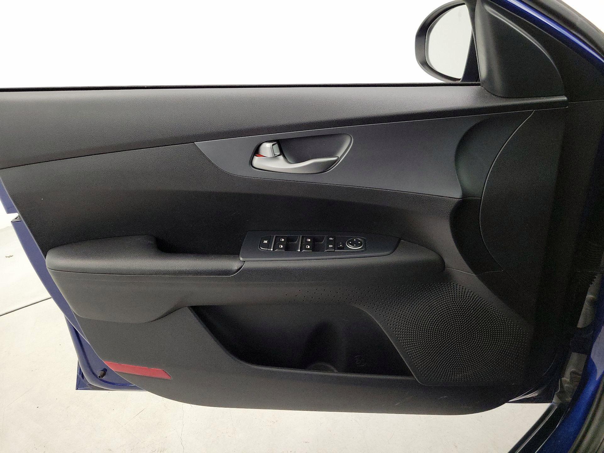 Thumbnail: 2020 Kia Forte - 12