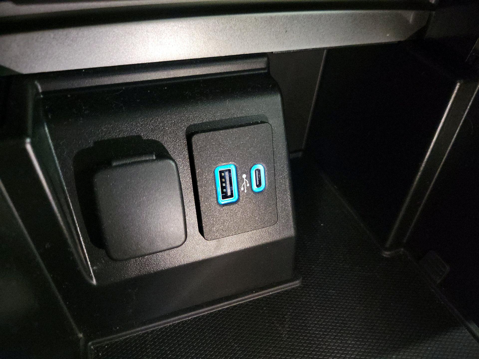 Thumbnail: 2020 Ford Explorer - 18