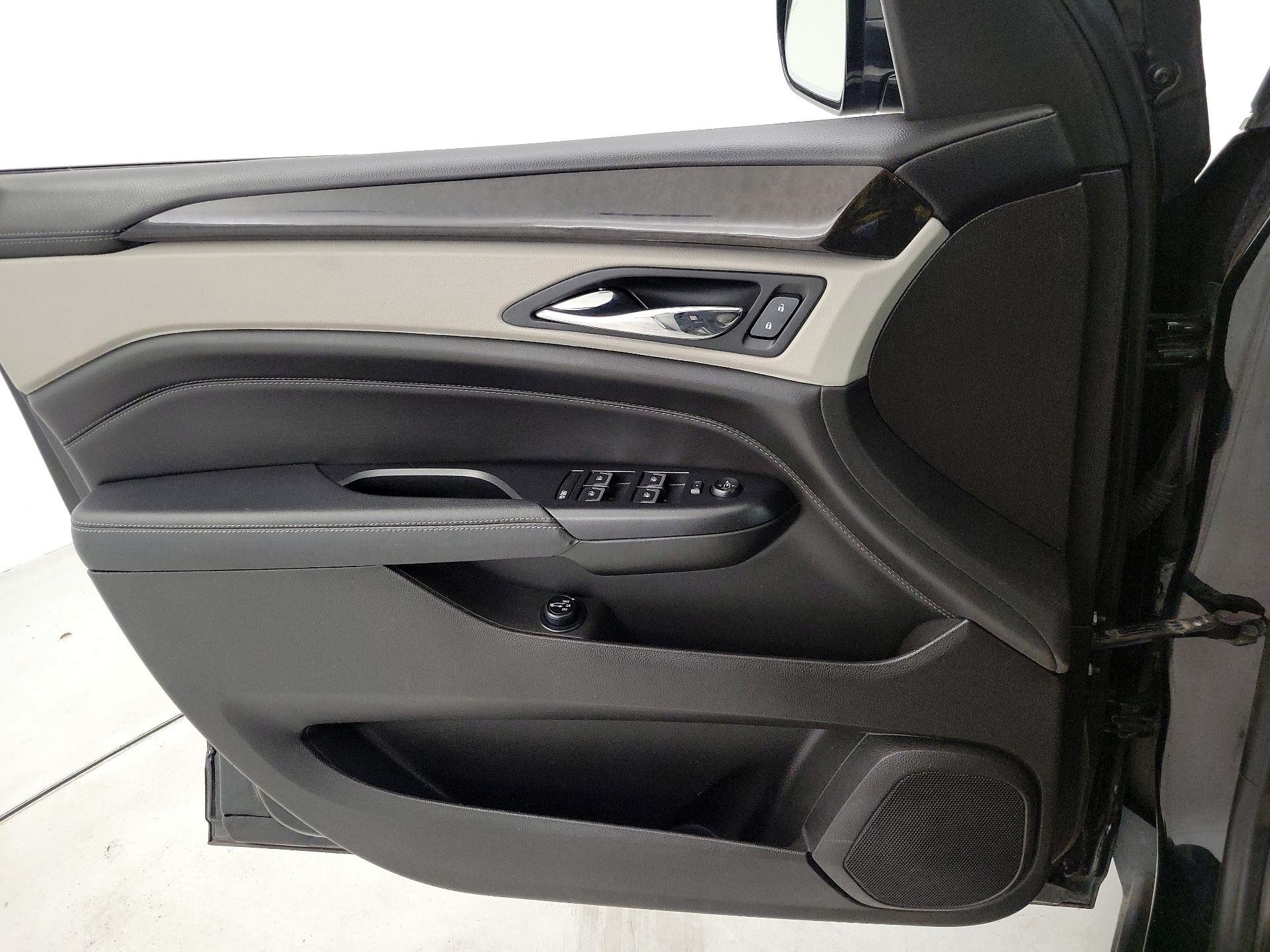 Thumbnail: 2016 Cadillac SRX - 12