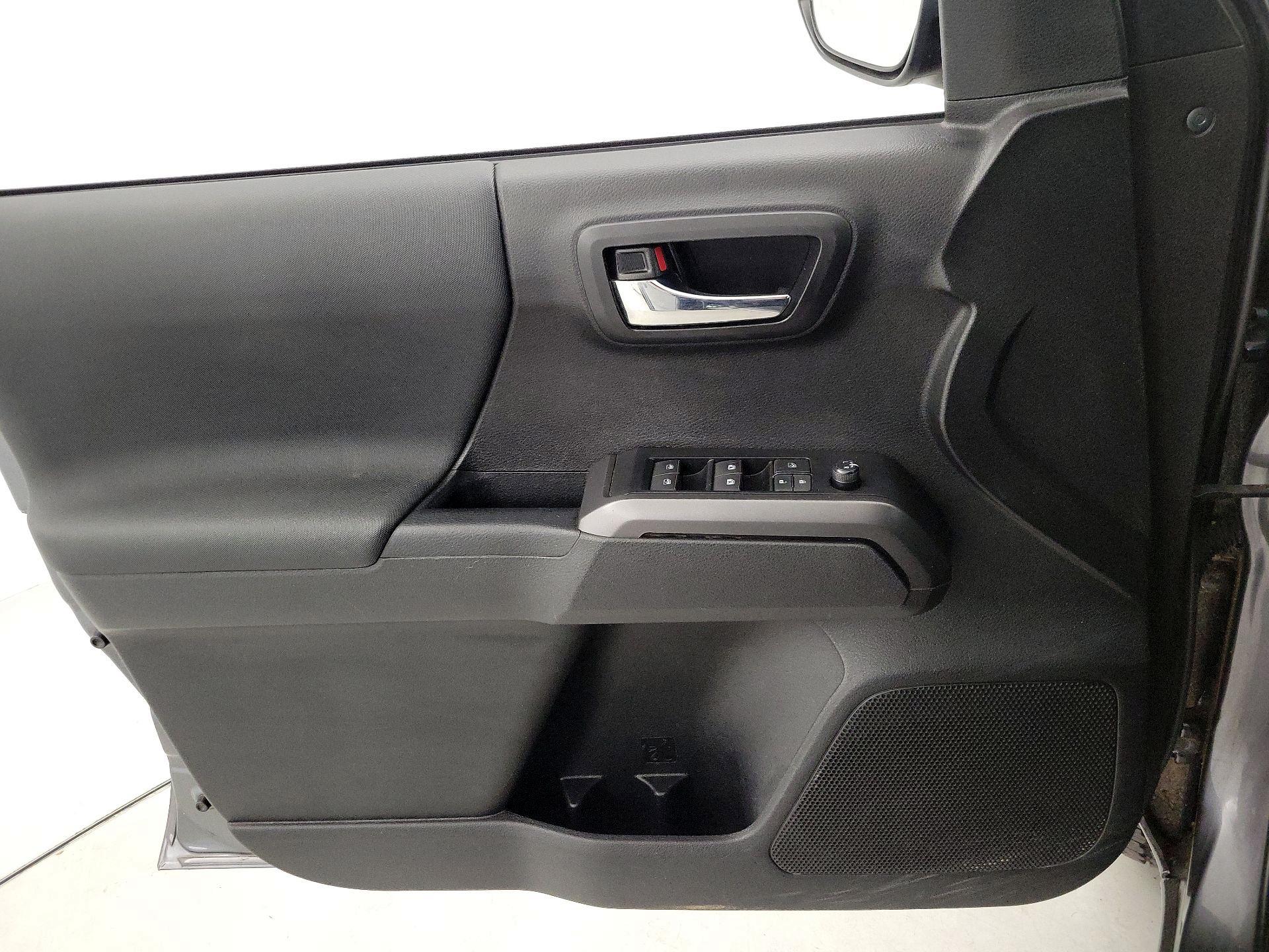 Thumbnail: 2022 Toyota Tacoma - 12