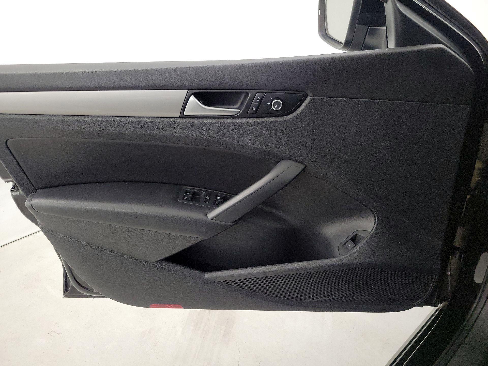 Thumbnail: 2015 Volkswagen Passat - 12