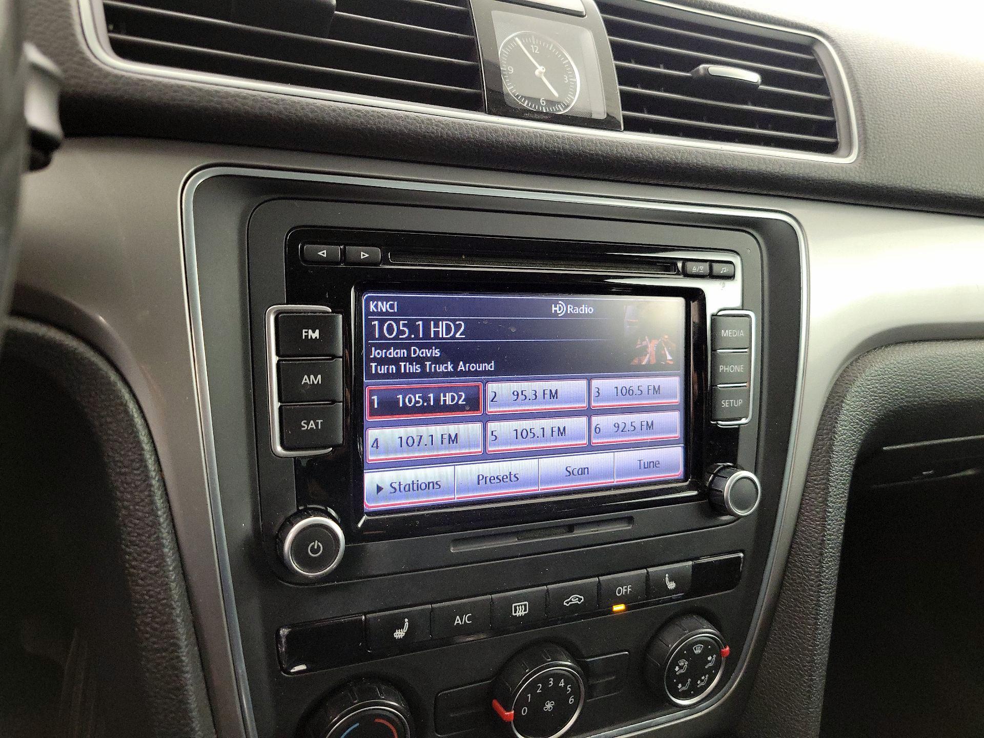 Thumbnail: 2015 Volkswagen Passat - 14