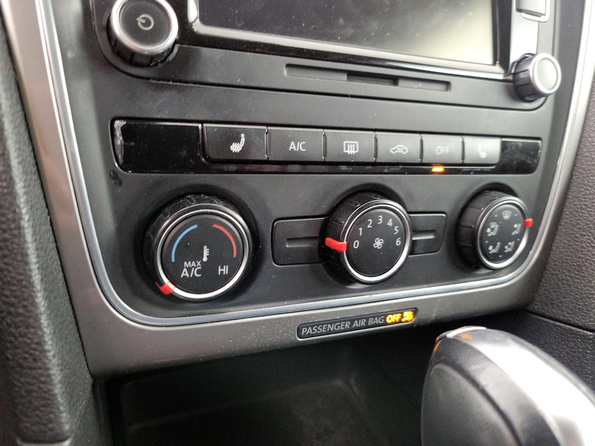 Thumbnail: 2015 Volkswagen Passat - 15