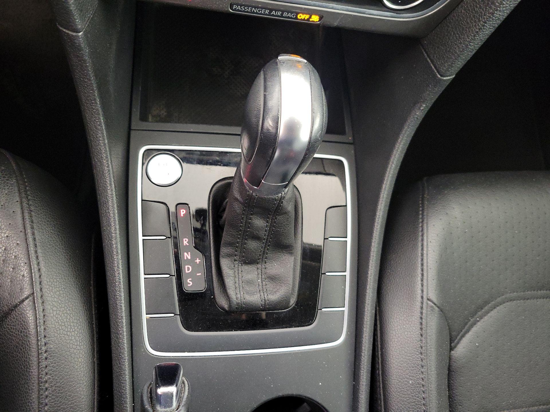 Thumbnail: 2015 Volkswagen Passat - 16