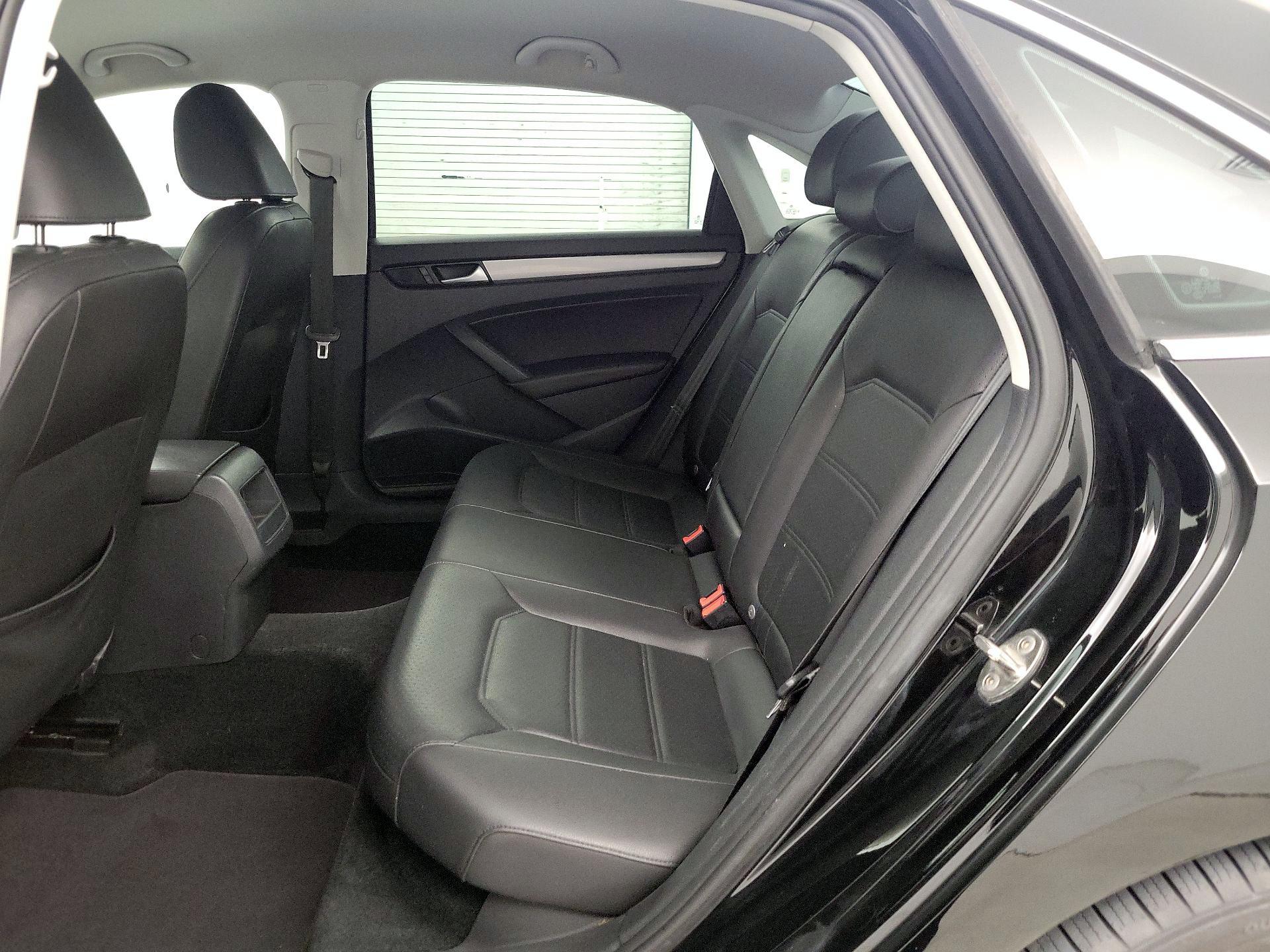 Thumbnail: 2015 Volkswagen Passat - 17