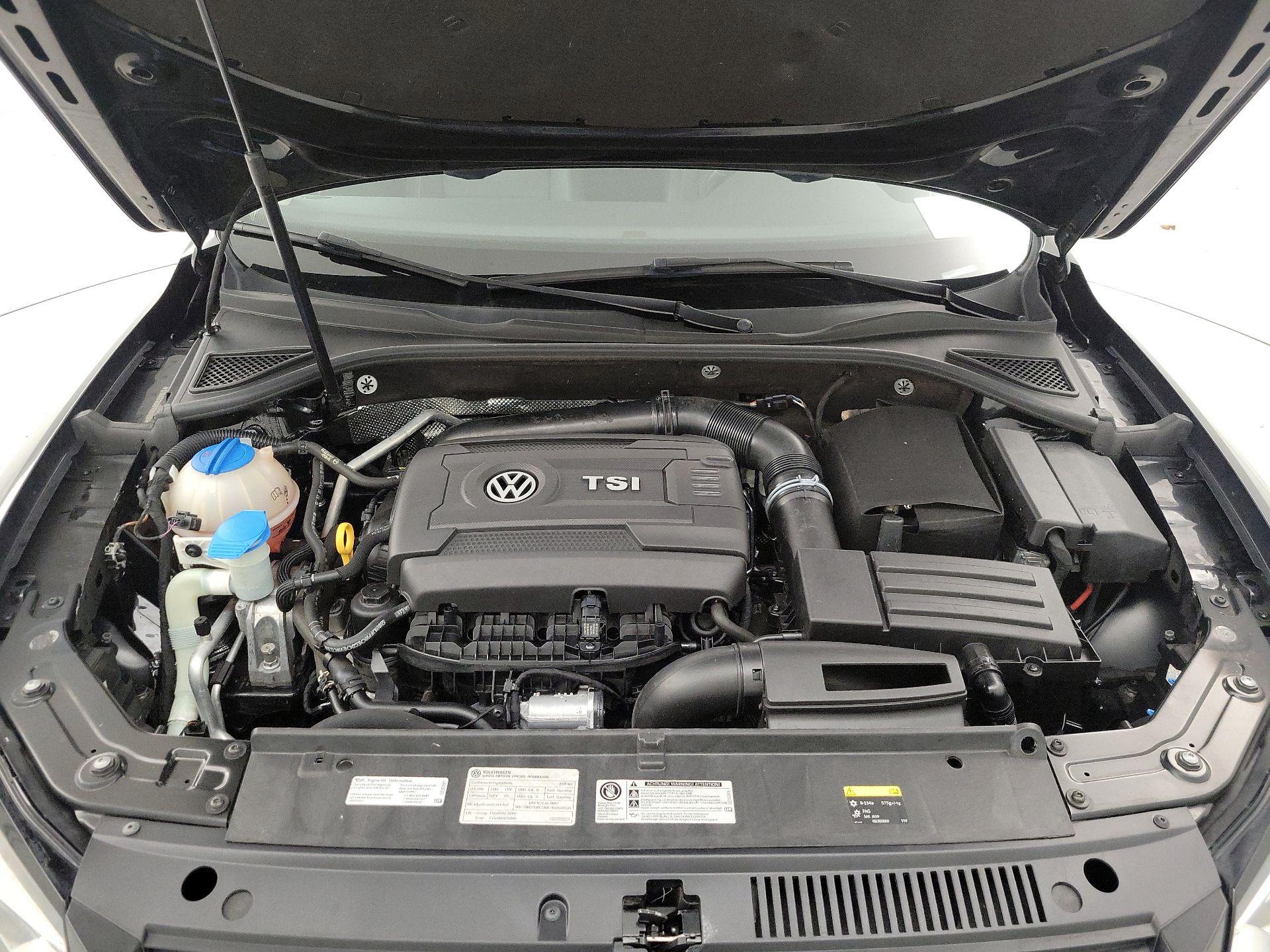 Thumbnail: 2015 Volkswagen Passat - 19