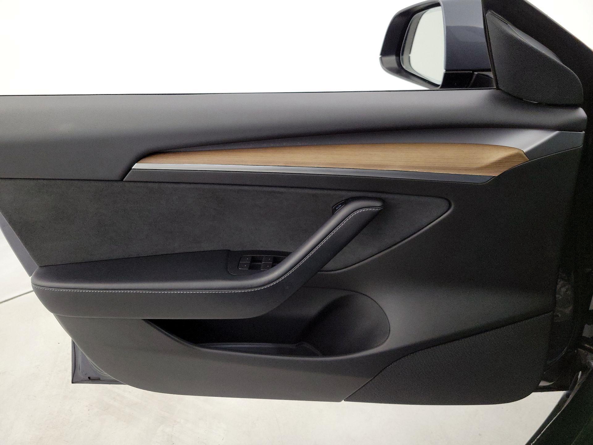 Thumbnail: 2022 Tesla Model 3 - 12