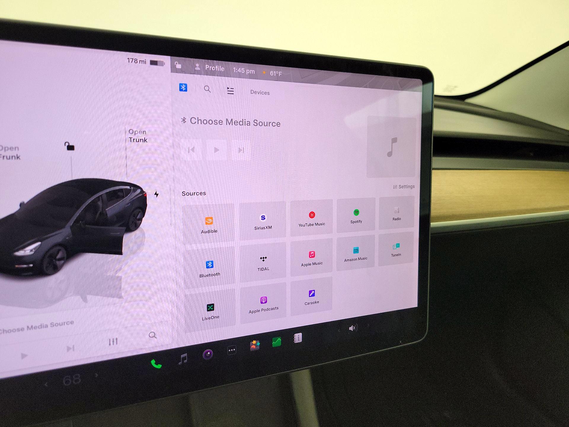 Thumbnail: 2022 Tesla Model 3 - 15