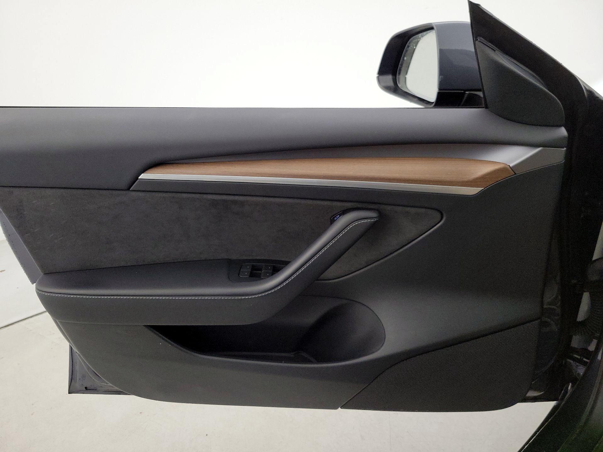 Thumbnail: 2023 Tesla Model 3 - 12