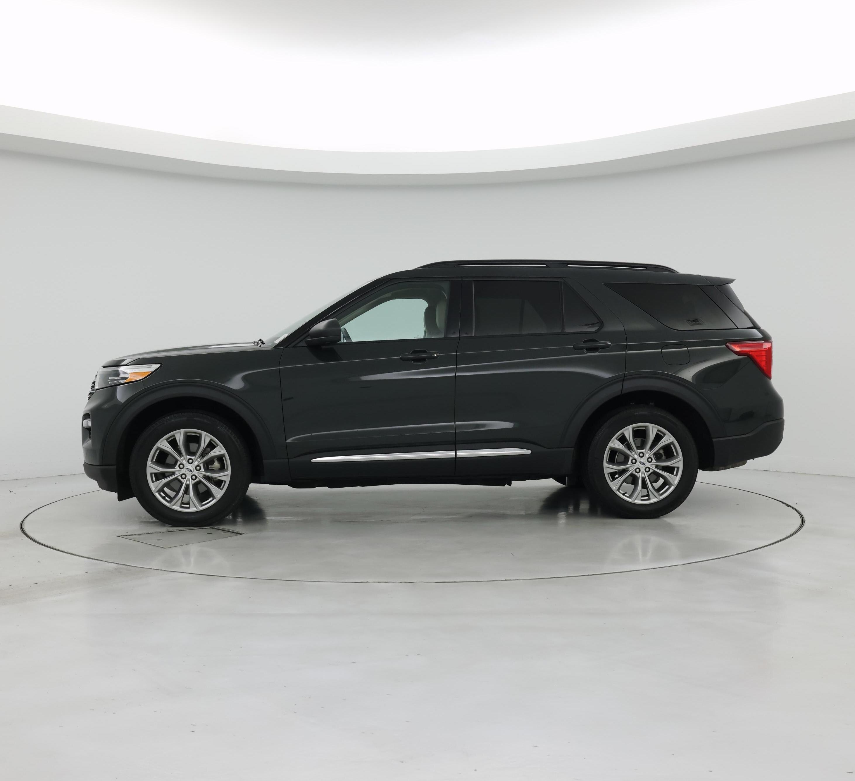 Thumbnail: 2022 Ford Explorer - 3
