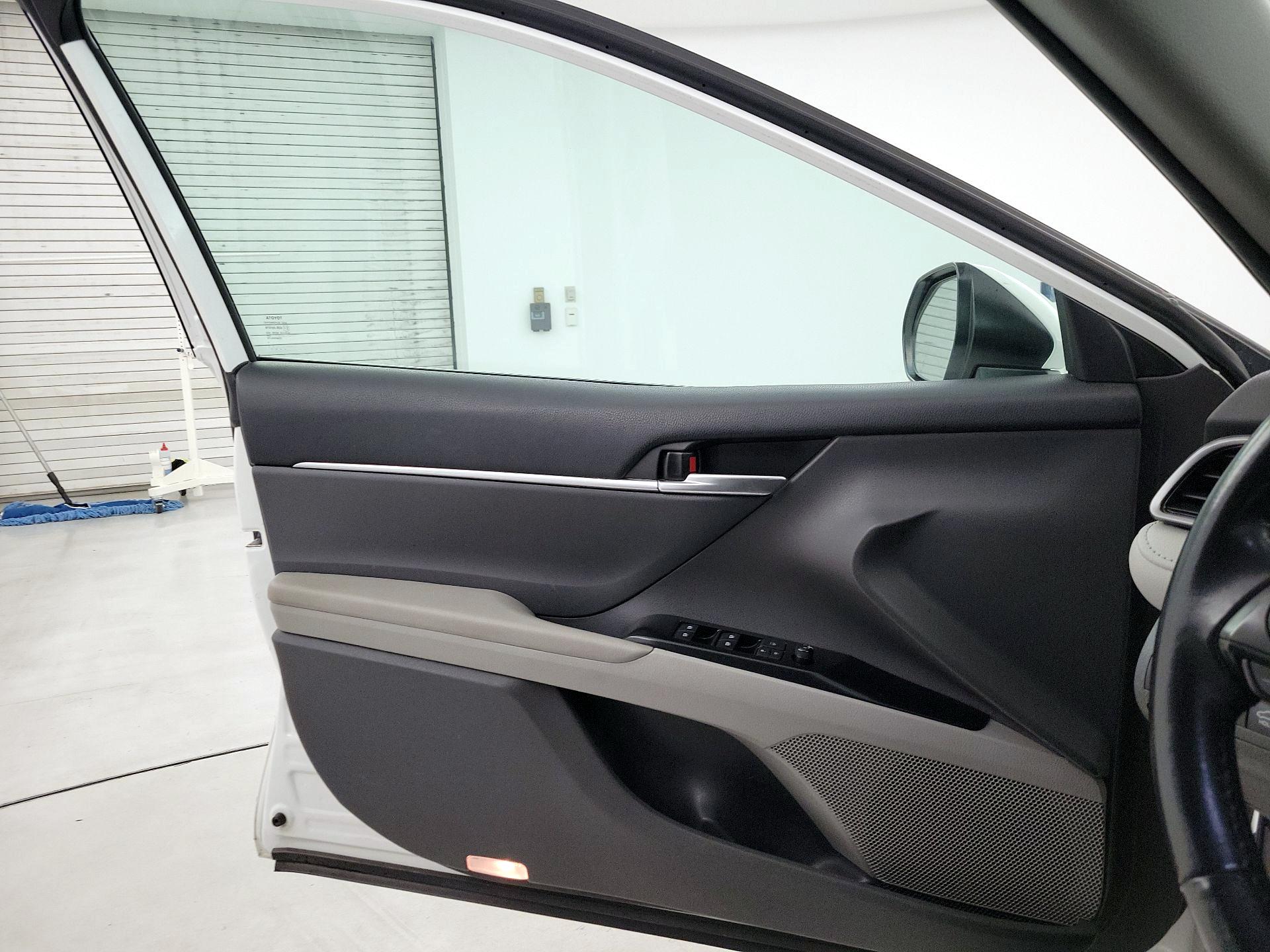 Thumbnail: 2019 Toyota Camry - 12