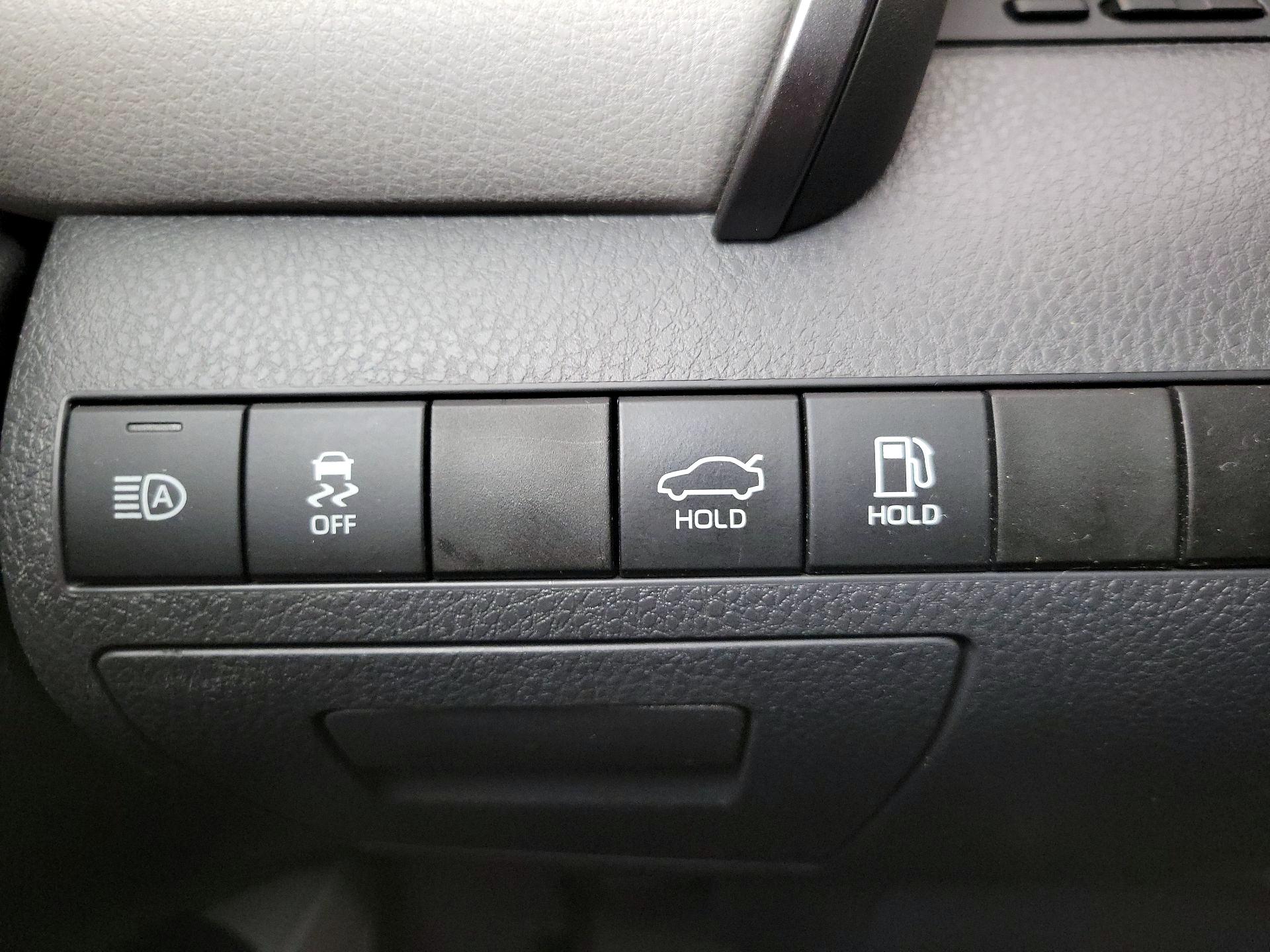 Thumbnail: 2019 Toyota Camry - 13