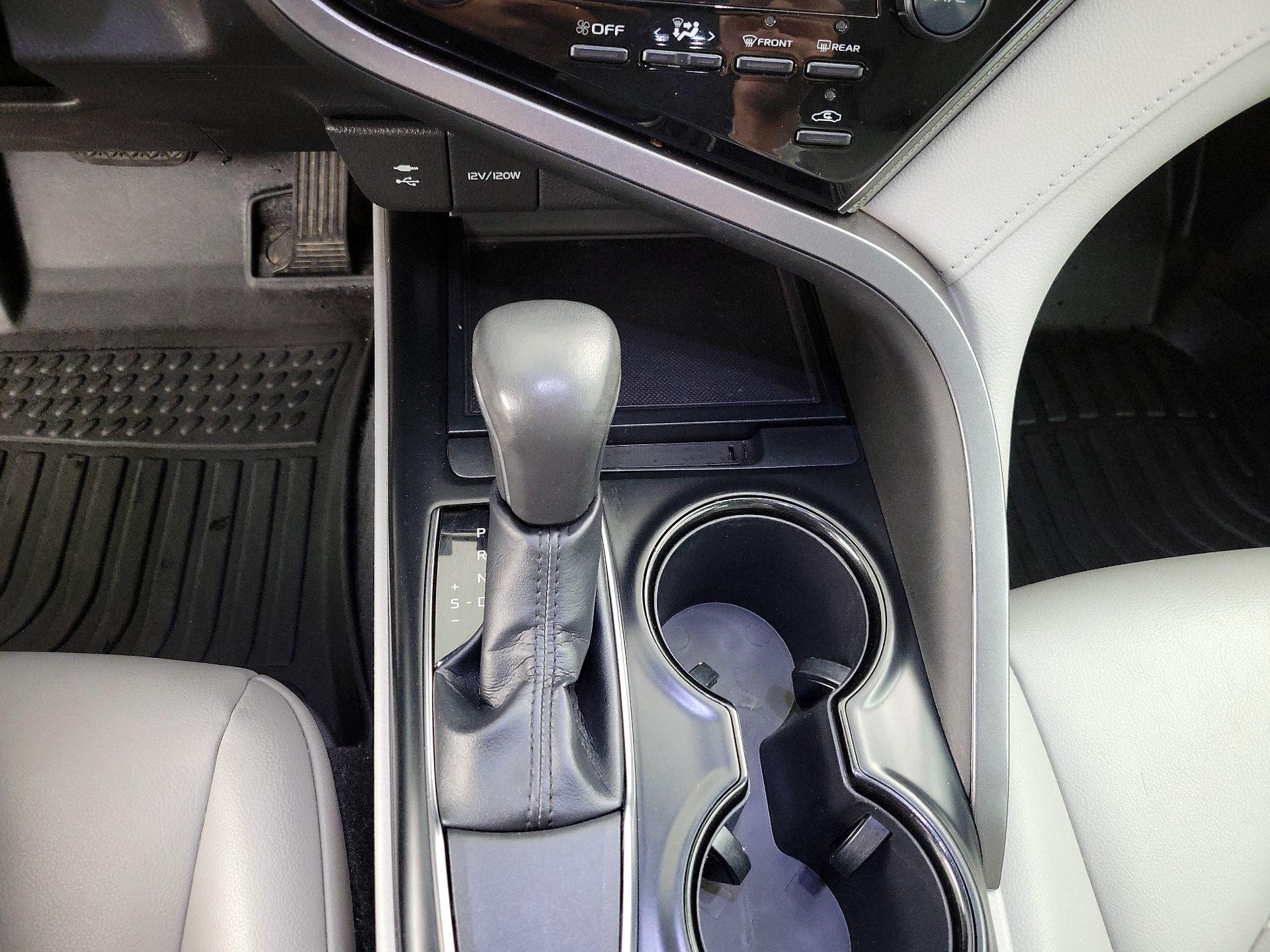 Thumbnail: 2019 Toyota Camry - 17