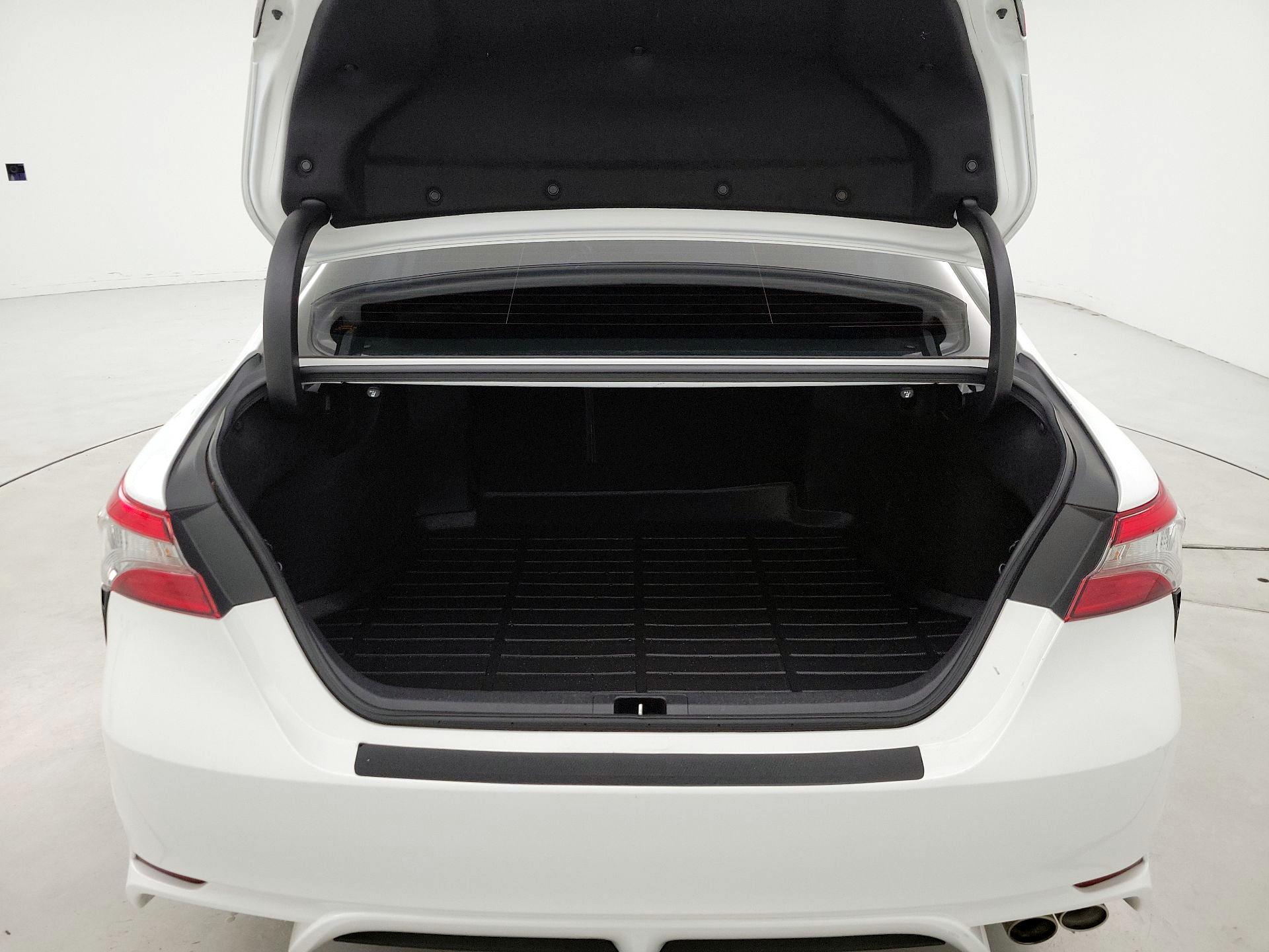 Thumbnail: 2019 Toyota Camry - 20