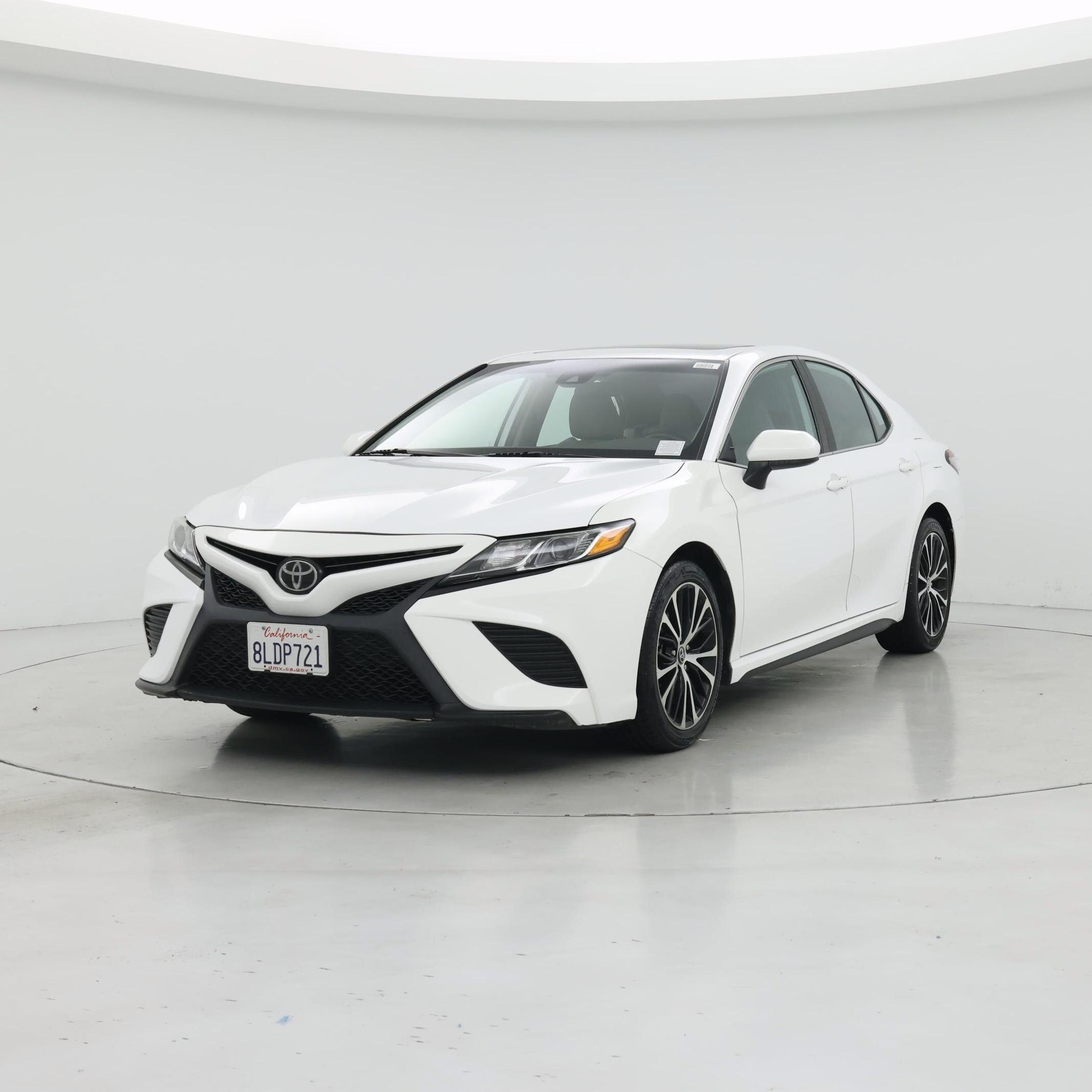 Thumbnail: 2019 Toyota Camry - 4
