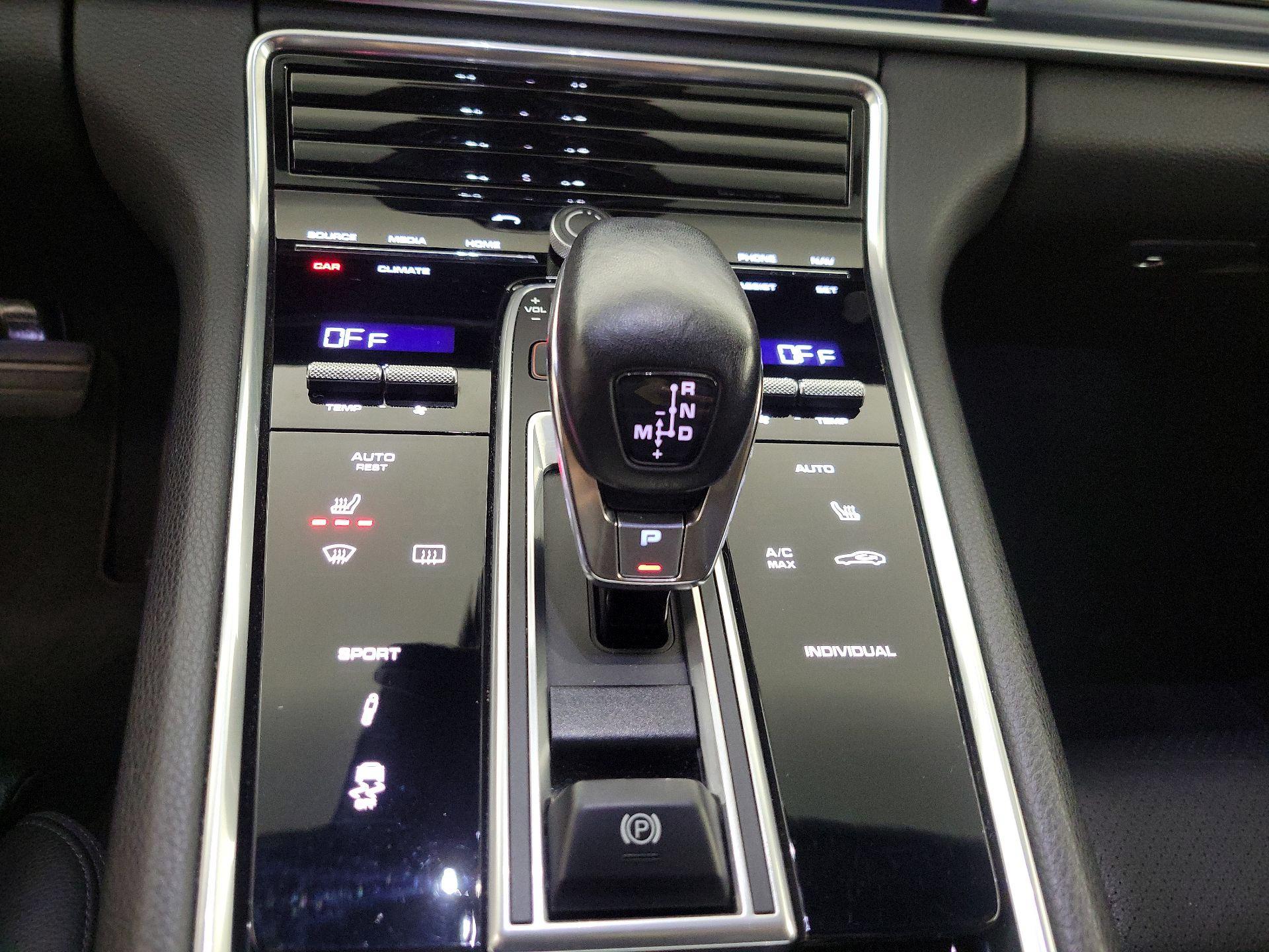 Thumbnail: 2018 Porsche Panamera - 17