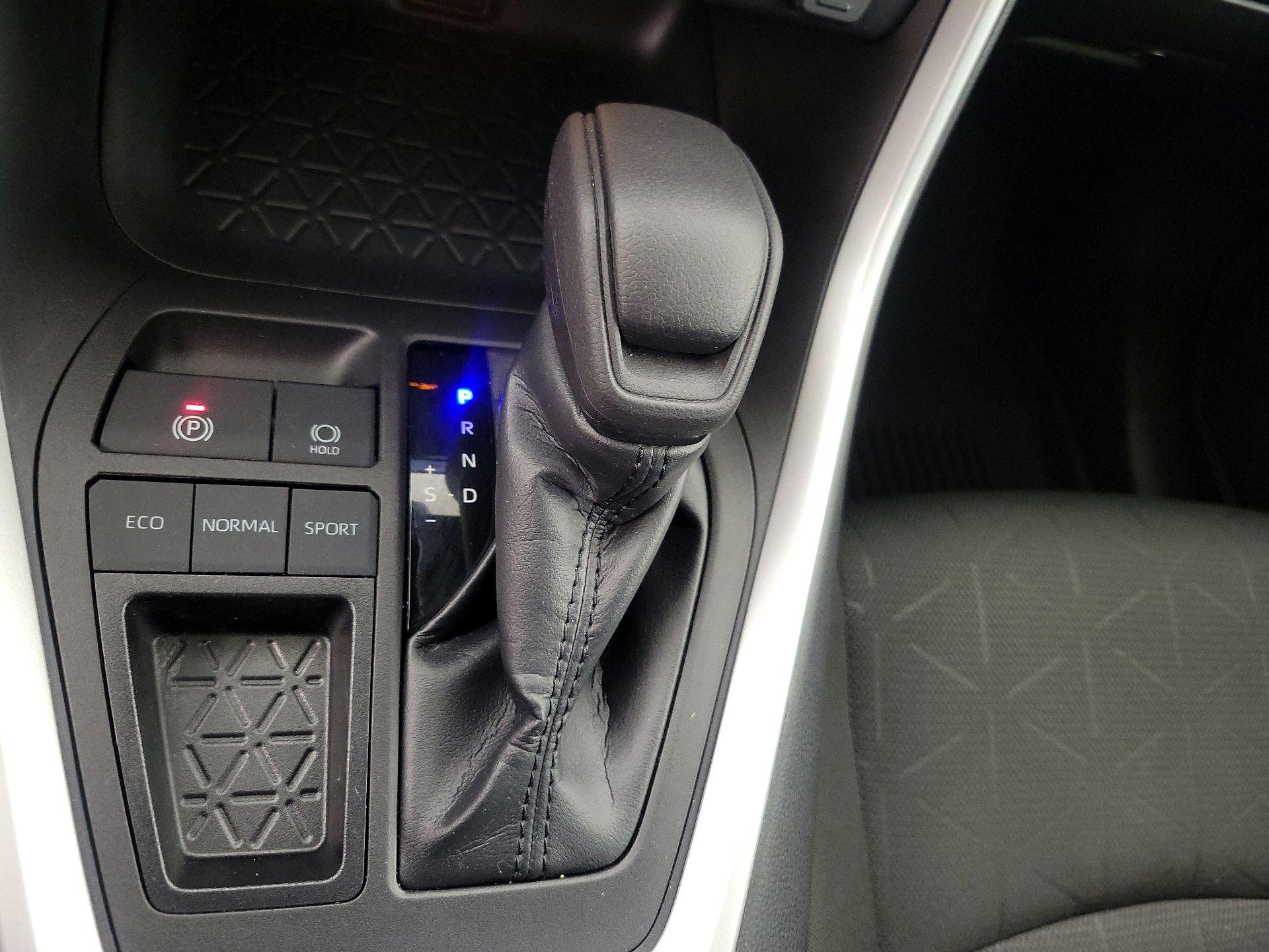 Thumbnail: 2023 Toyota RAV4 - 17