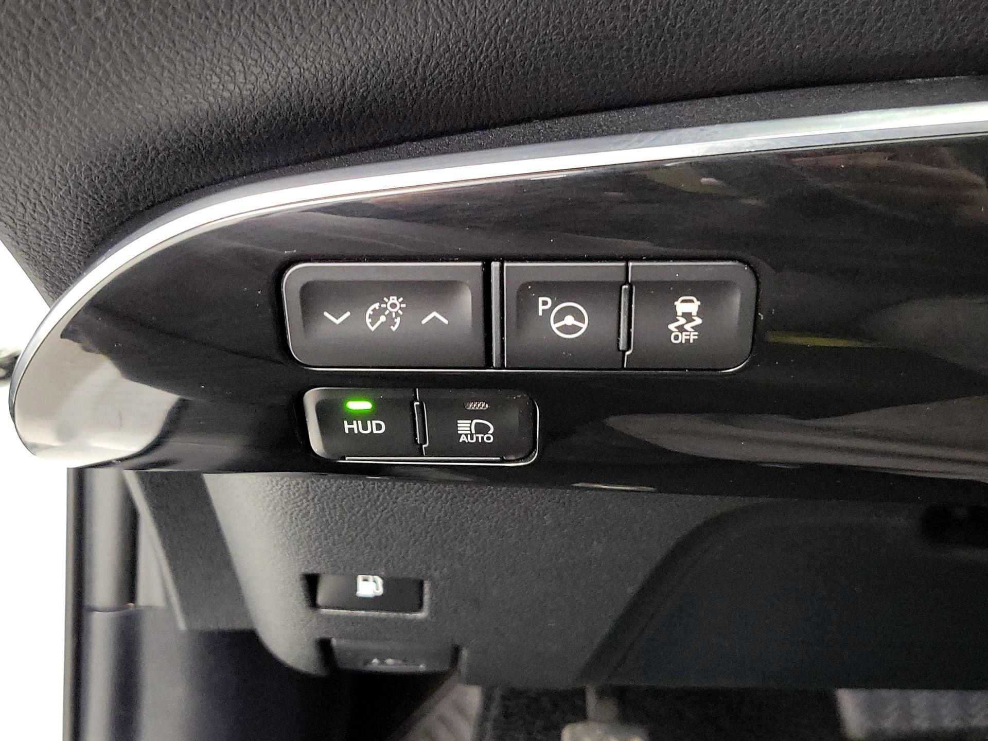 Thumbnail: 2022 Toyota Prius - 13