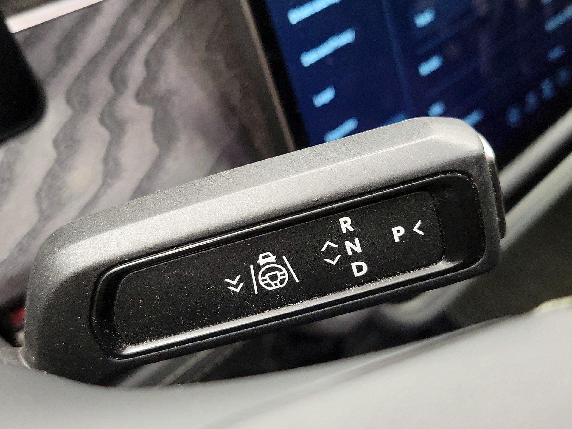 Thumbnail: 2022 Rivian R1S - 16