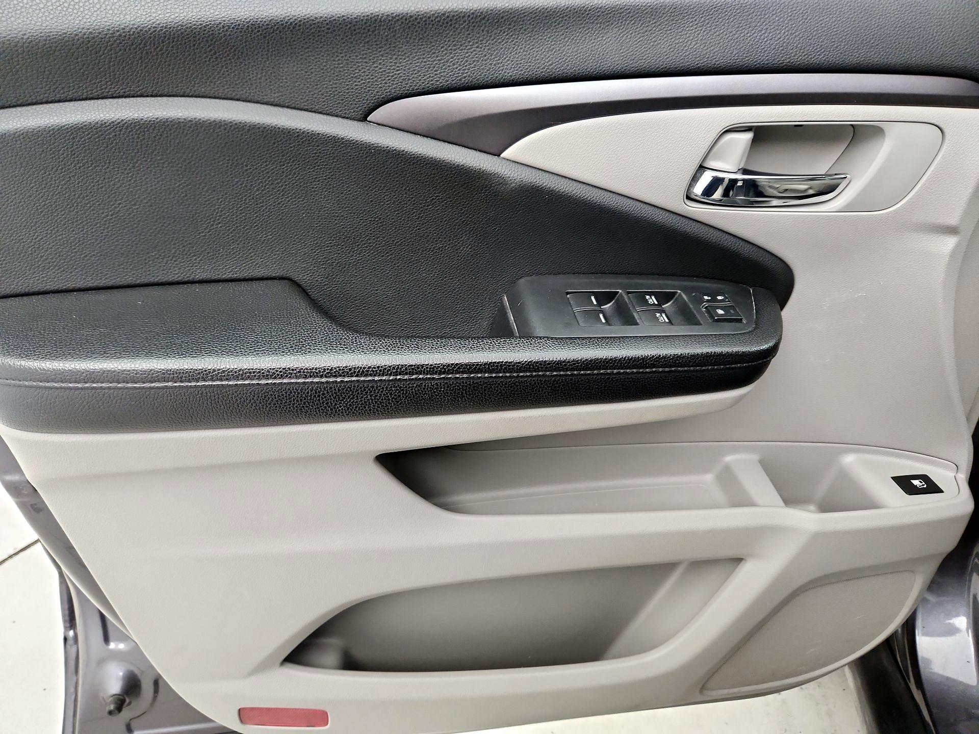 Thumbnail: 2016 Honda Pilot - 12