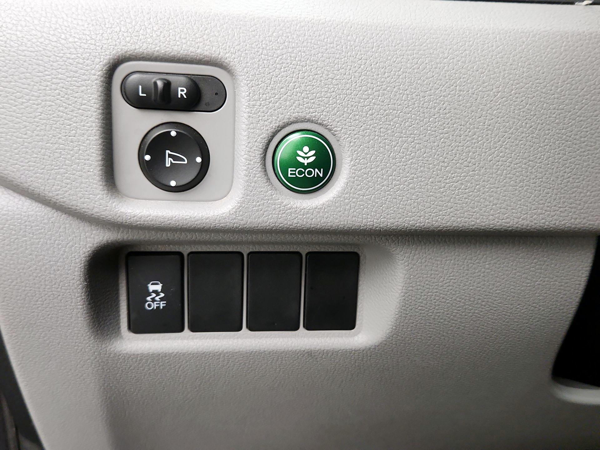 Thumbnail: 2016 Honda Pilot - 13