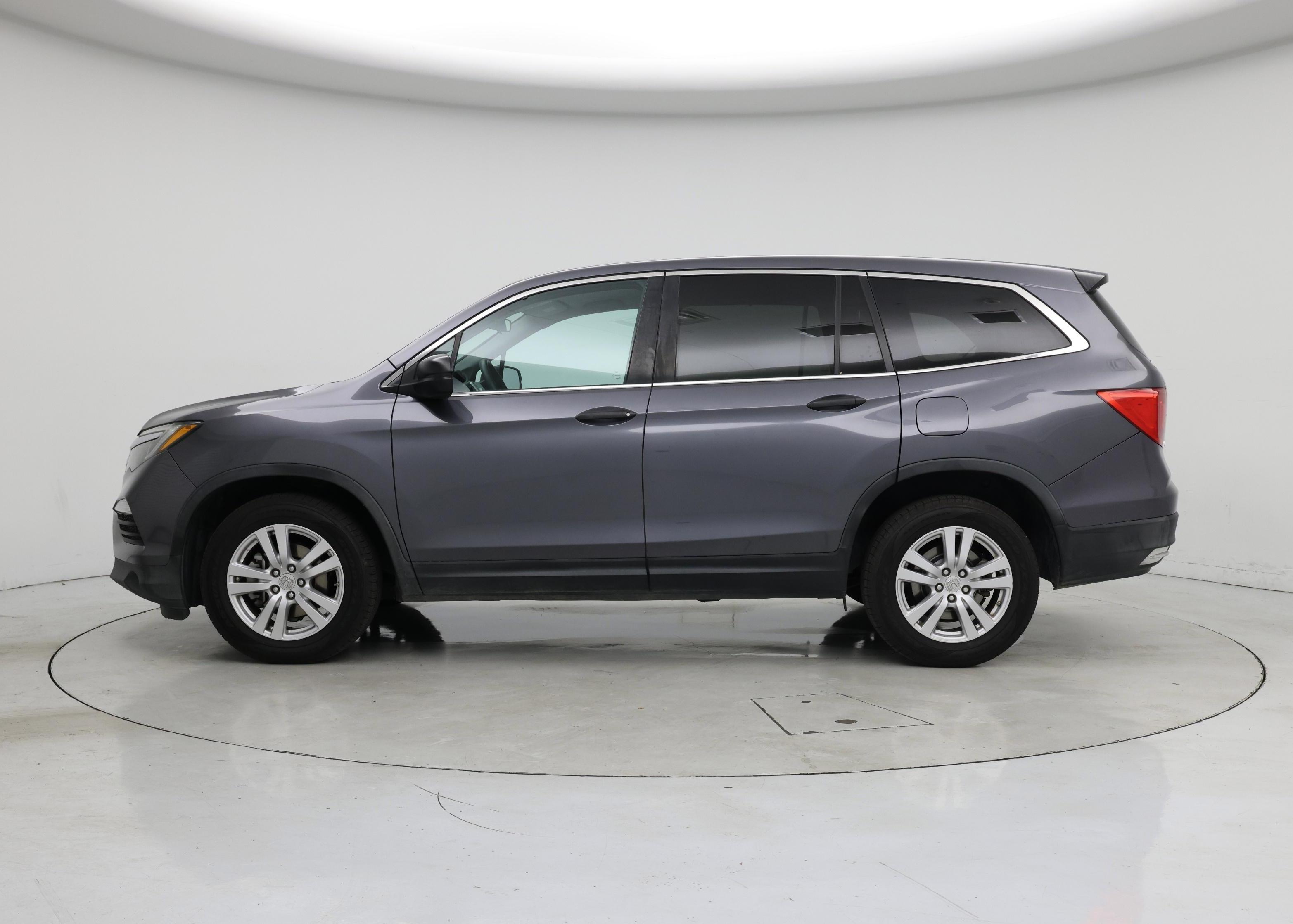 Thumbnail: 2016 Honda Pilot - 3
