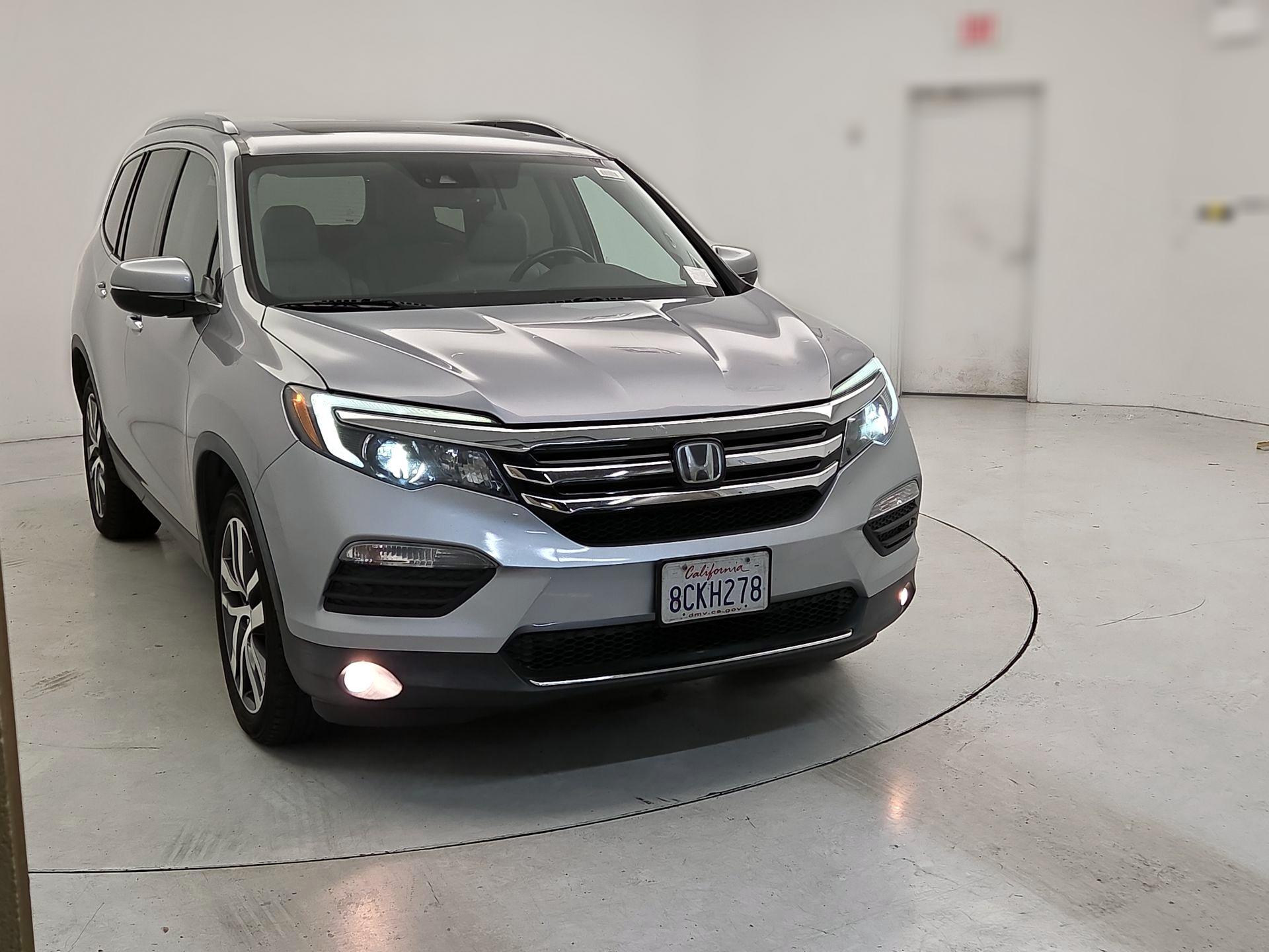 Thumbnail: 2017 Honda Pilot - 1