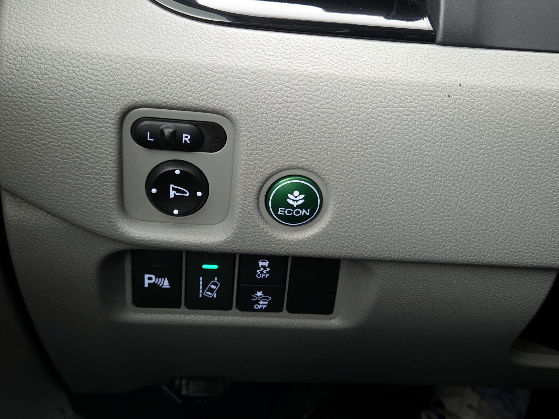 Thumbnail: 2017 Honda Pilot - 11