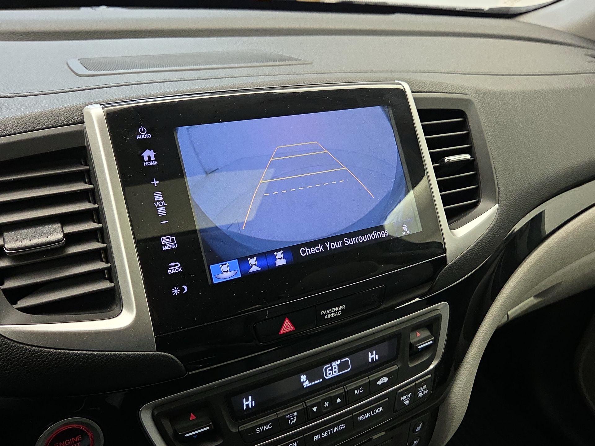 Thumbnail: 2017 Honda Pilot - 13