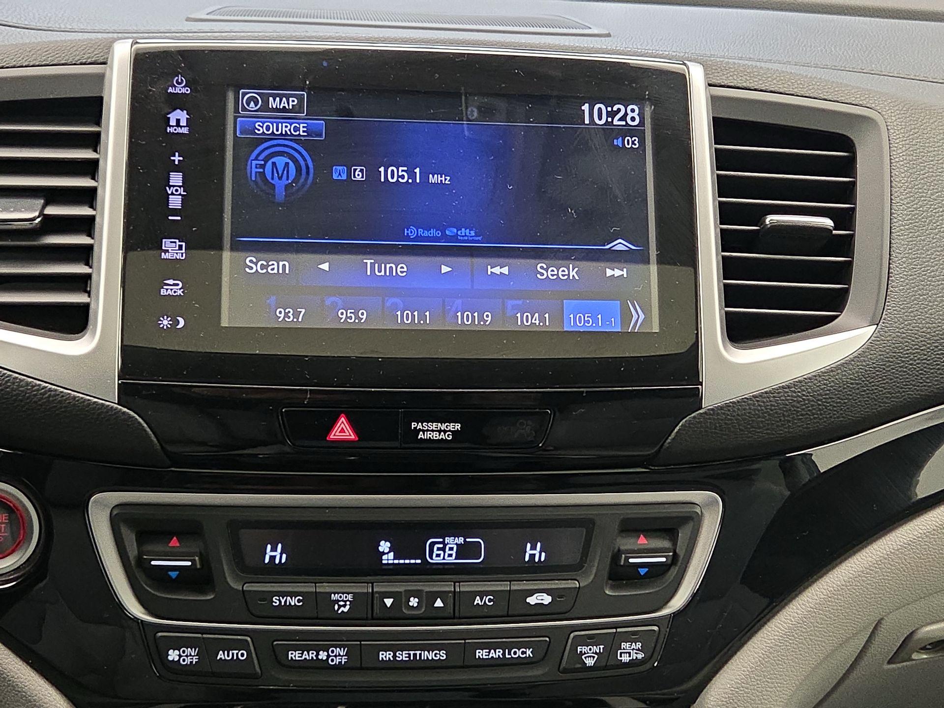 Thumbnail: 2017 Honda Pilot - 14