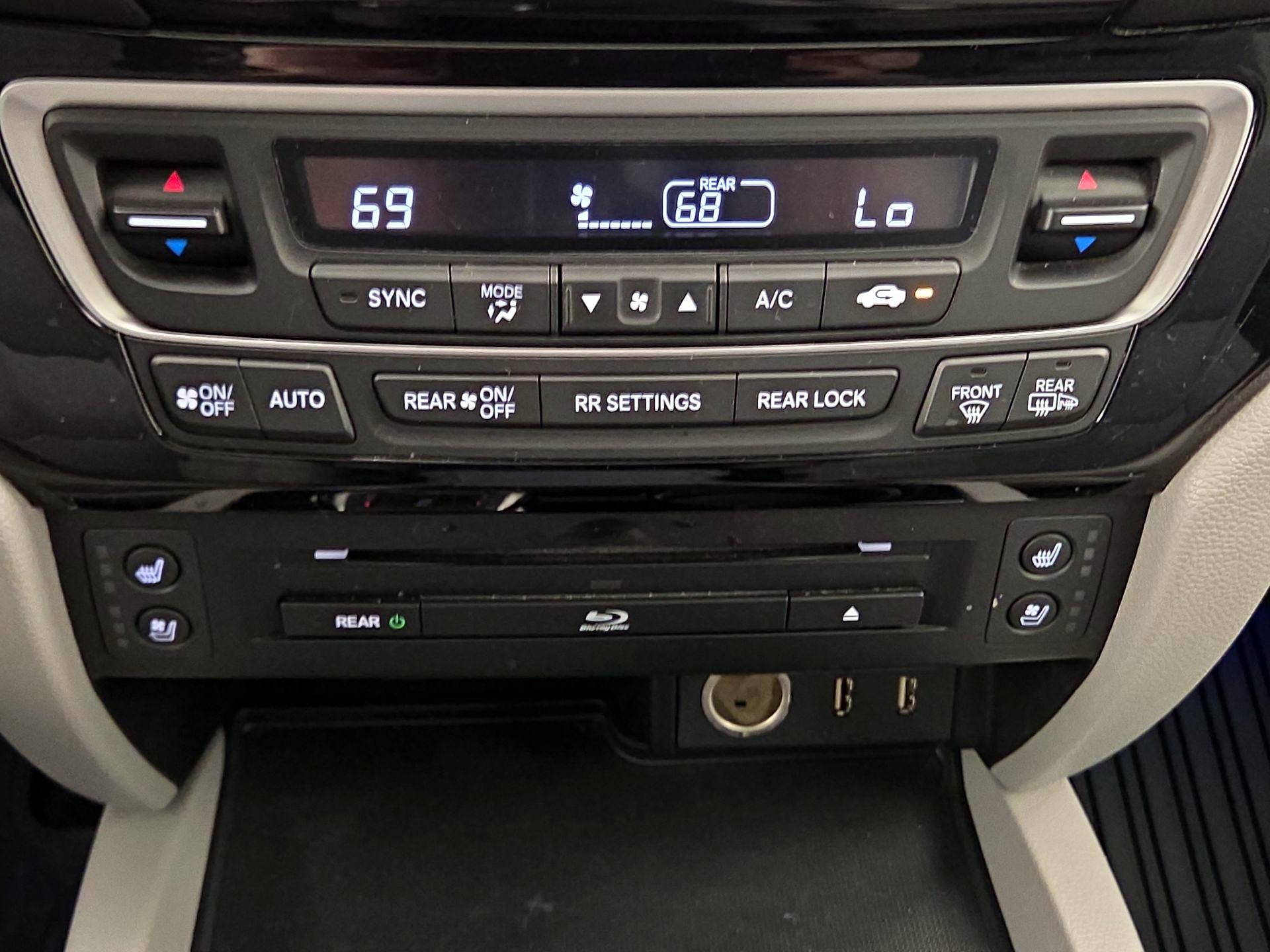 Thumbnail: 2017 Honda Pilot - 15