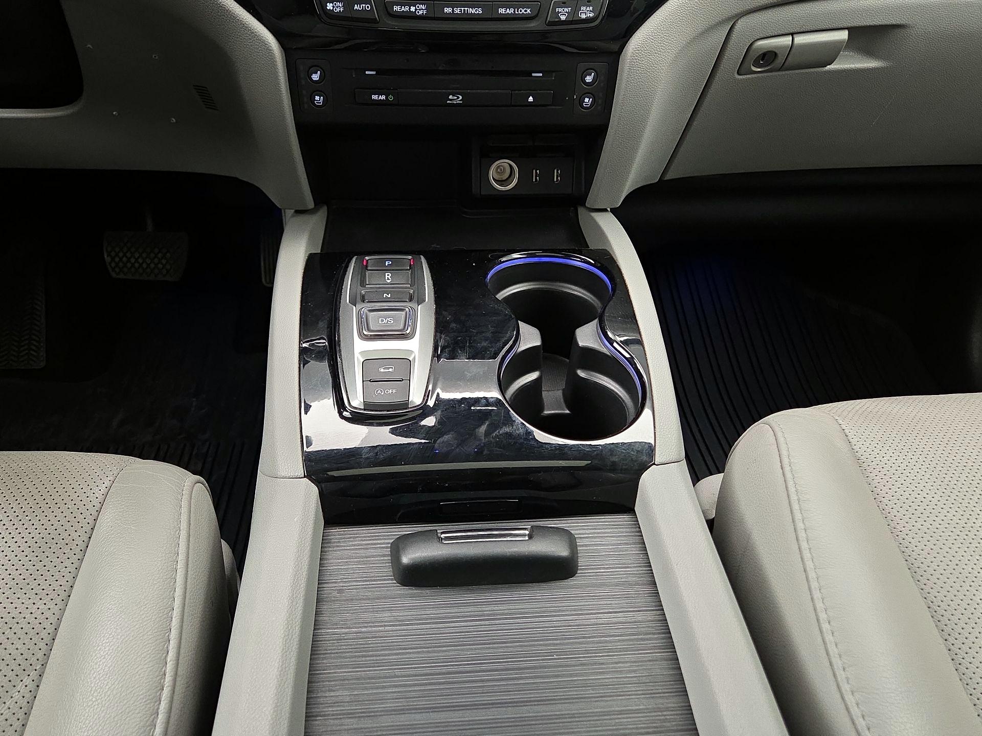 Thumbnail: 2017 Honda Pilot - 16