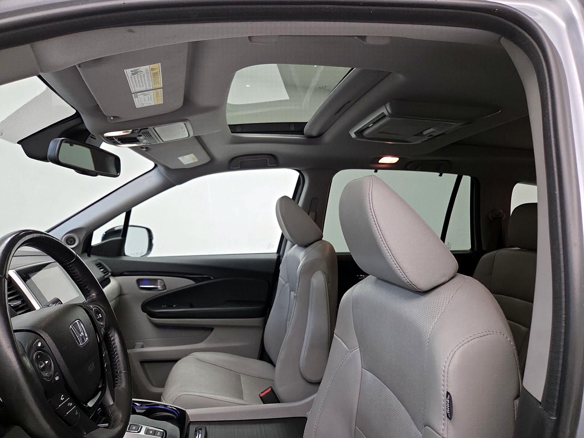 Thumbnail: 2017 Honda Pilot - 18