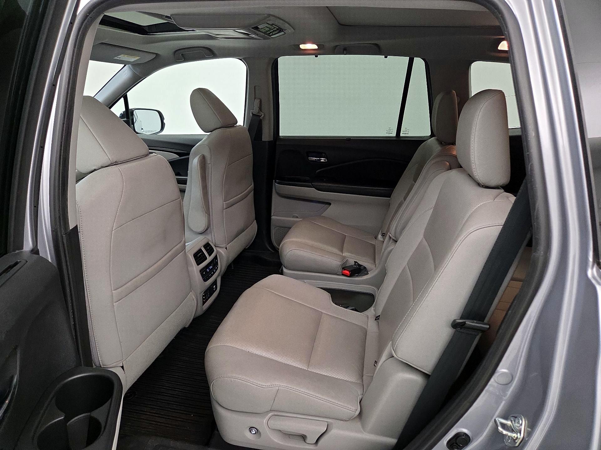 Thumbnail: 2017 Honda Pilot - 19