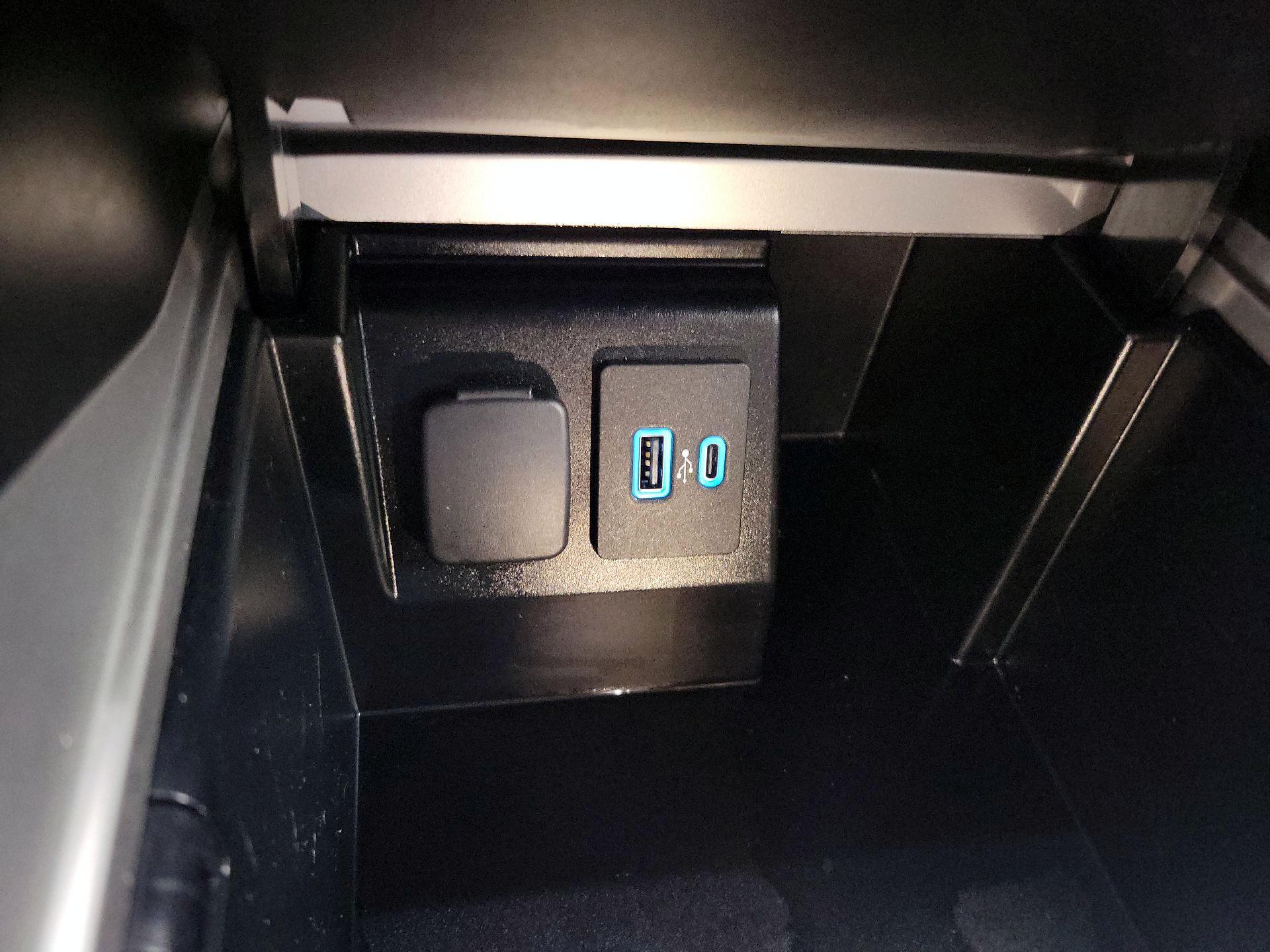 Thumbnail: 2021 Ford Explorer - 19