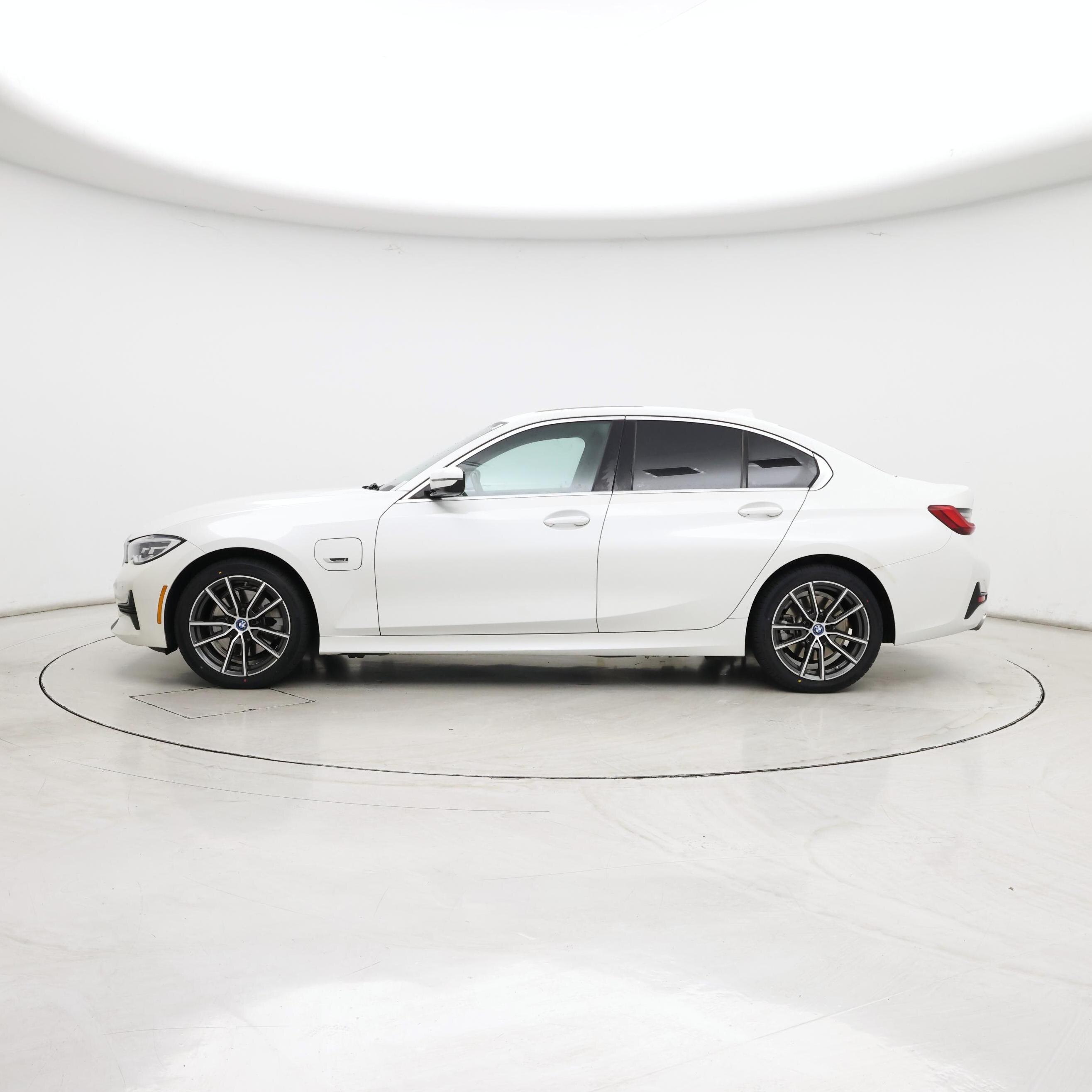 Thumbnail: 2022 BMW 3 Series - 3