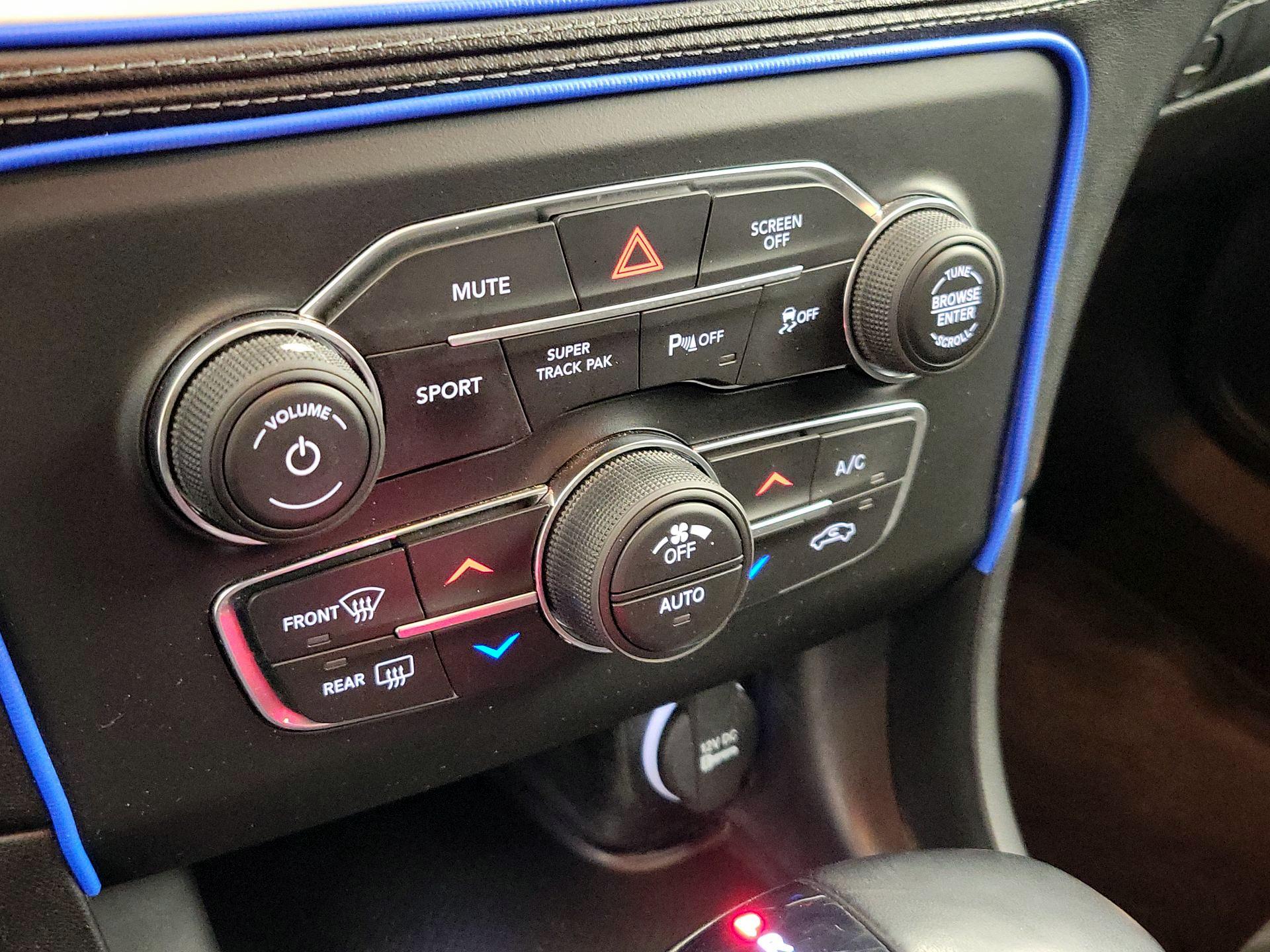 Thumbnail: 2020 Dodge Charger - 16