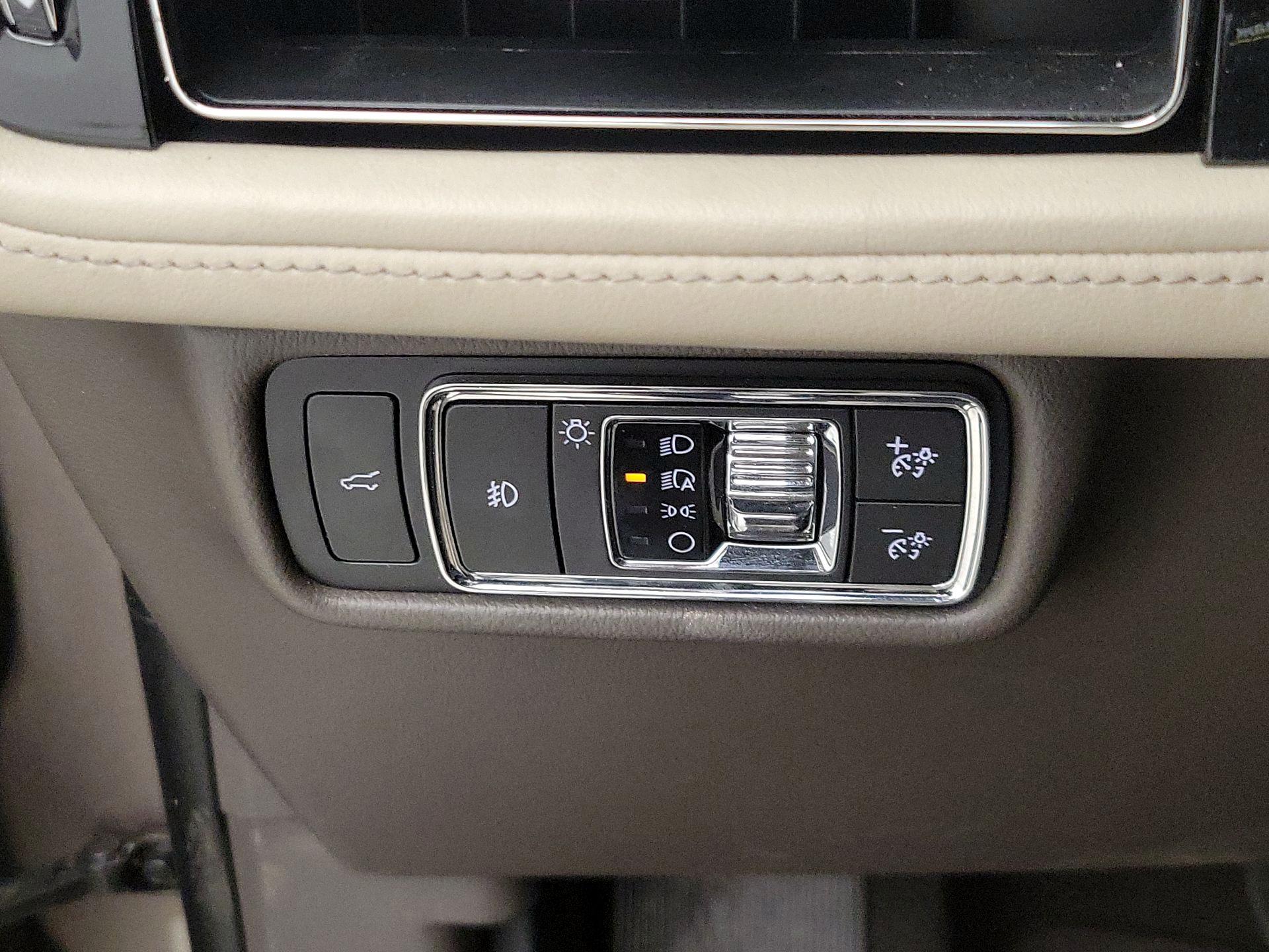 Thumbnail: 2020 Lincoln Aviator - 13