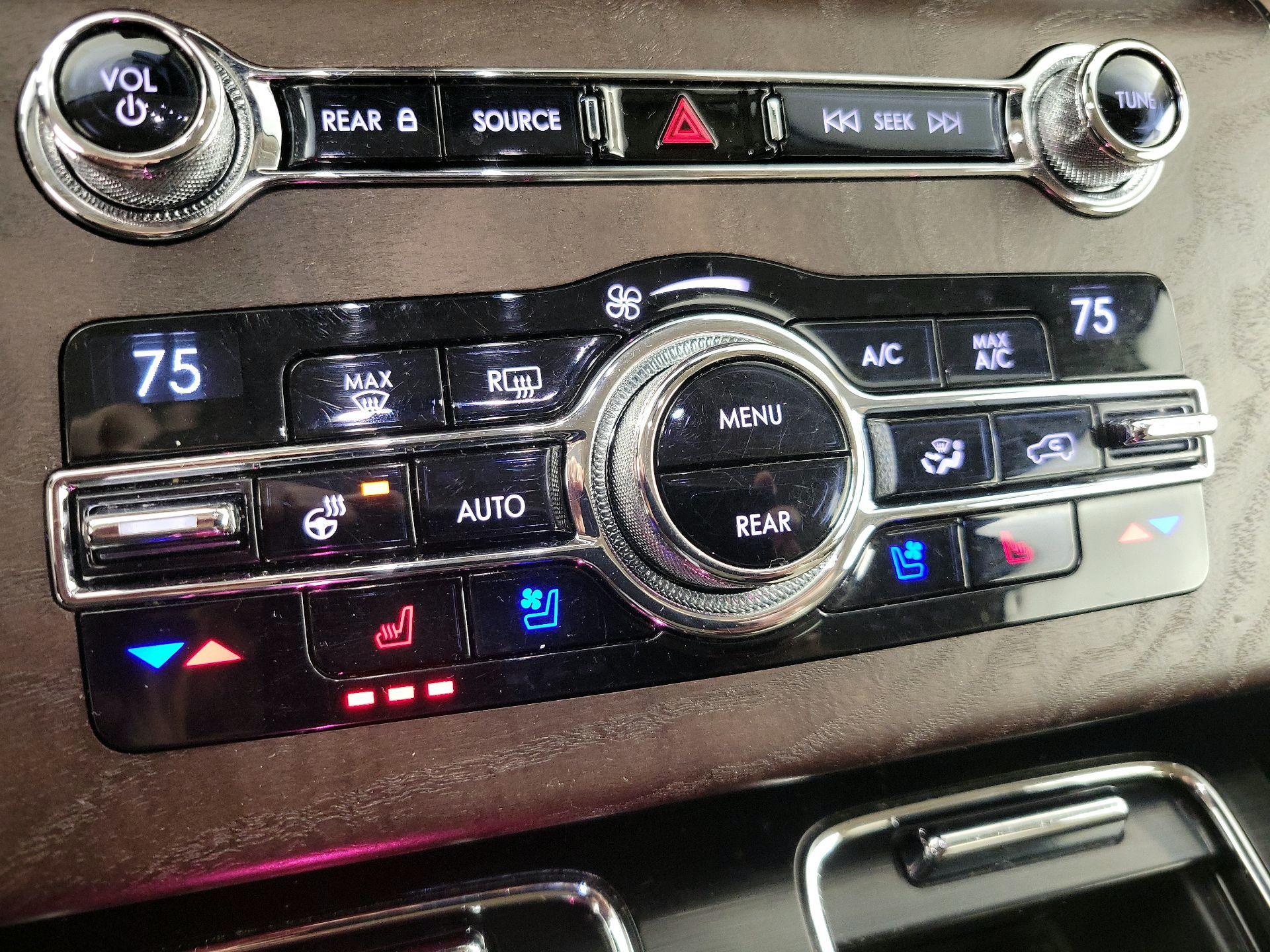 Thumbnail: 2020 Lincoln Aviator - 17