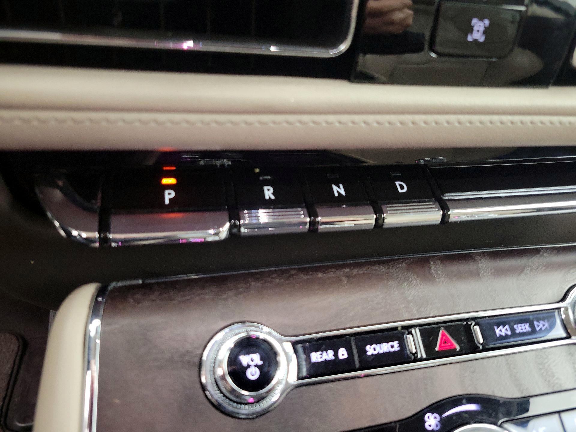 Thumbnail: 2020 Lincoln Aviator - 18