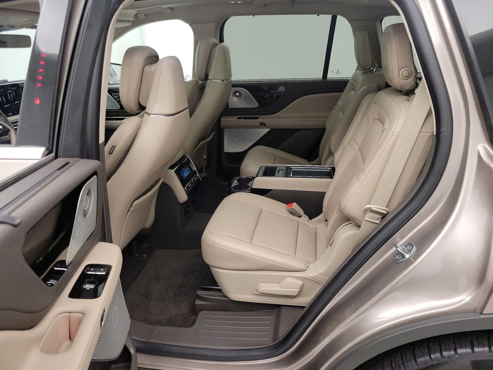 Thumbnail: 2020 Lincoln Aviator - 20