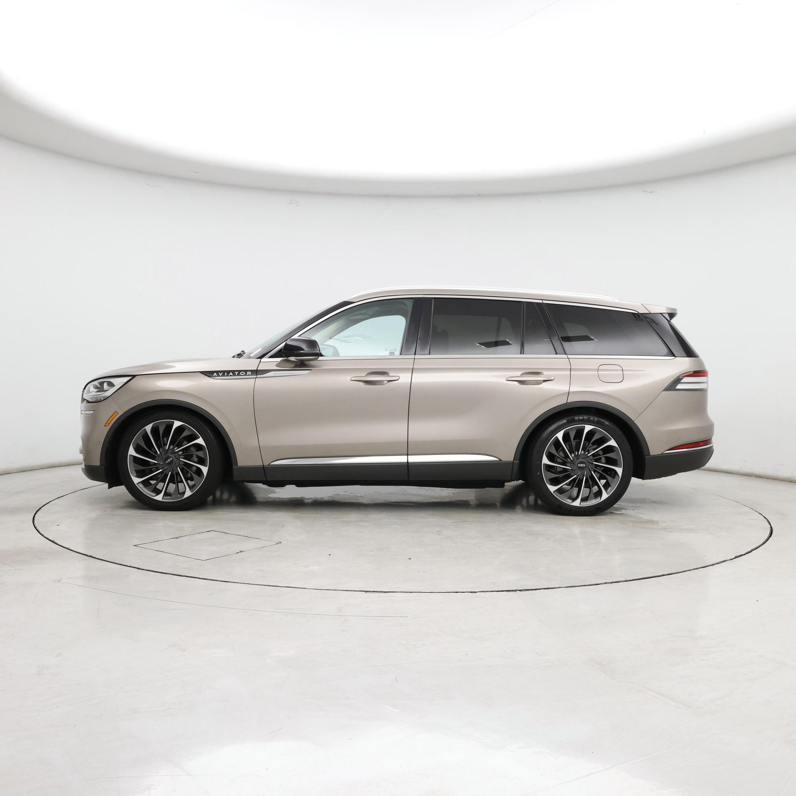 Thumbnail: 2020 Lincoln Aviator - 3