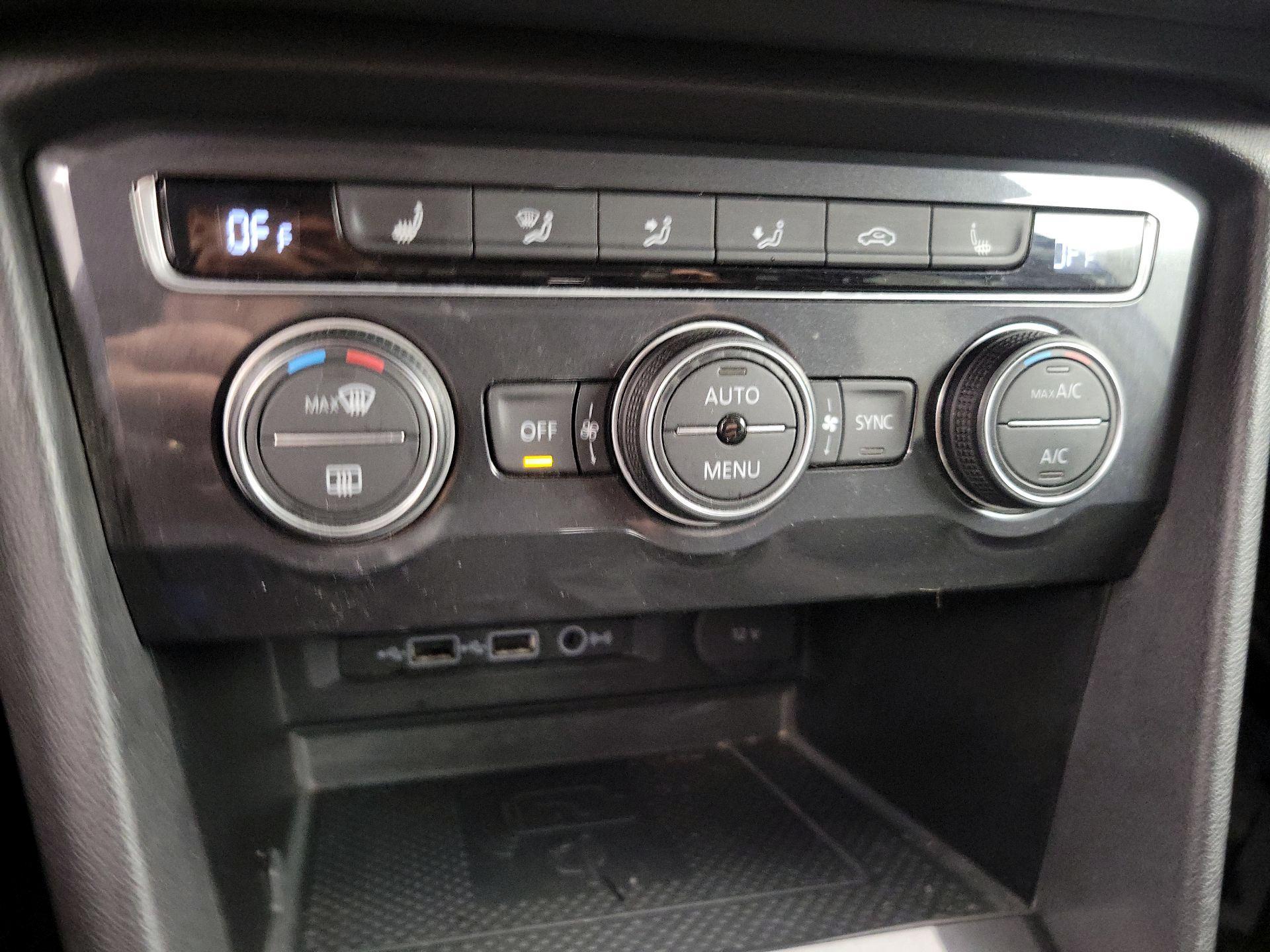 Thumbnail: 2020 Volkswagen Tiguan - 16